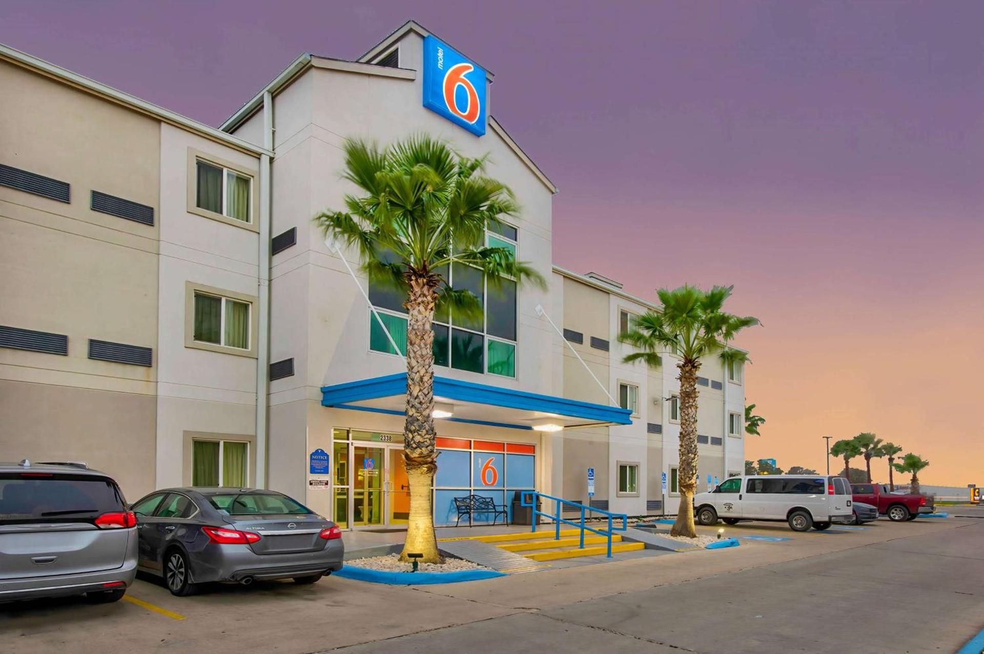 Motel 6-Eagle Pass, TX - Lakeside photo 2