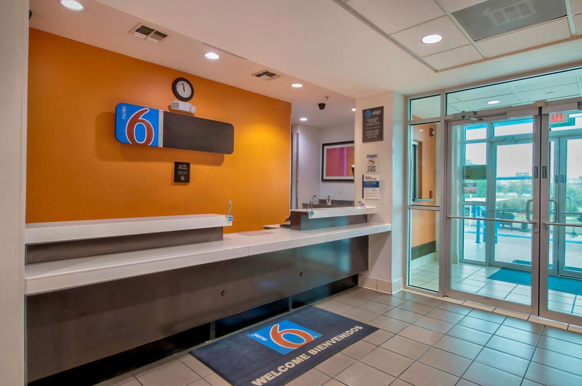 Motel 6-Eagle Pass, TX - Lakeside photo 23