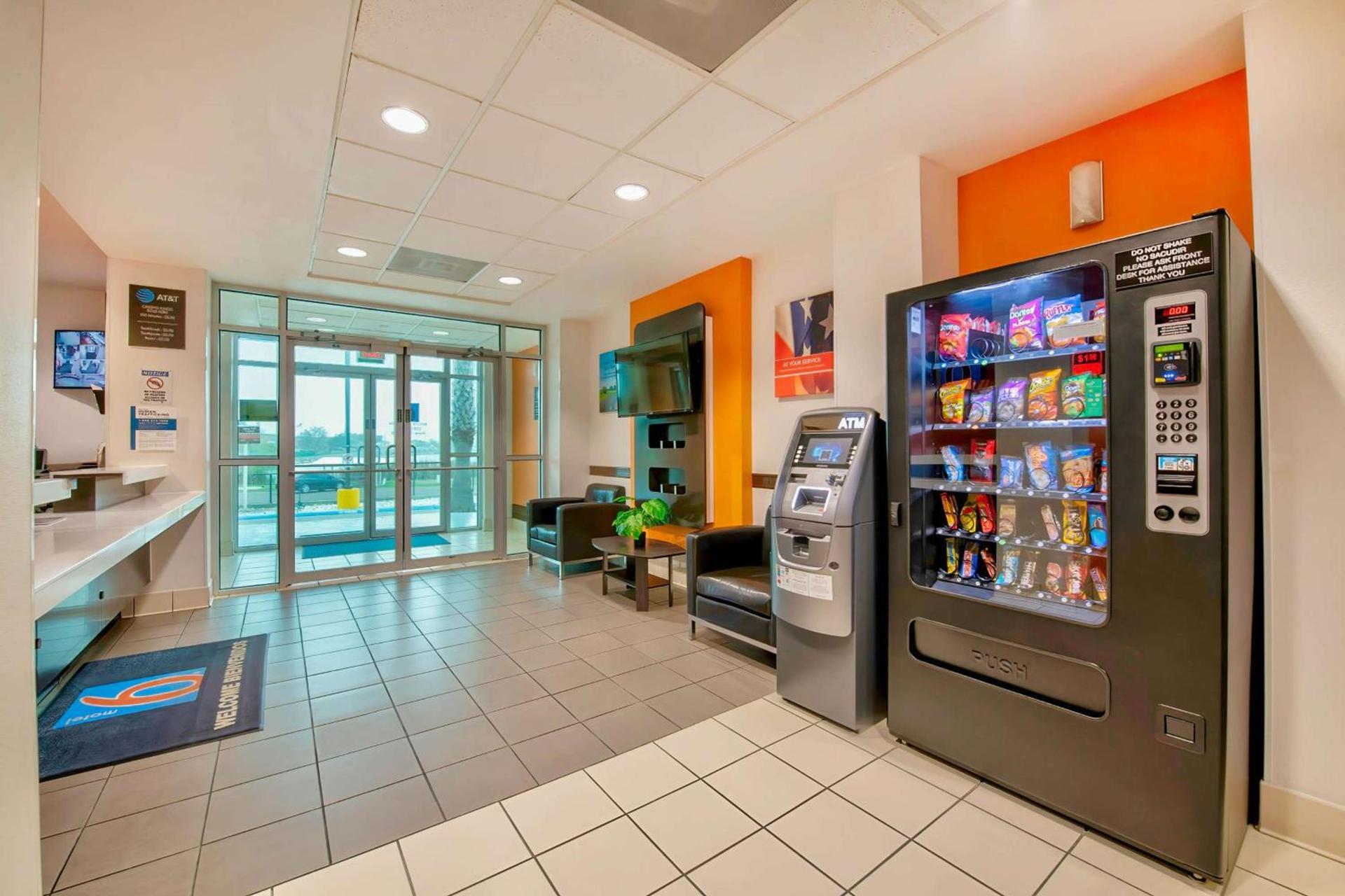 Motel 6-Eagle Pass, TX - Lakeside photo 24