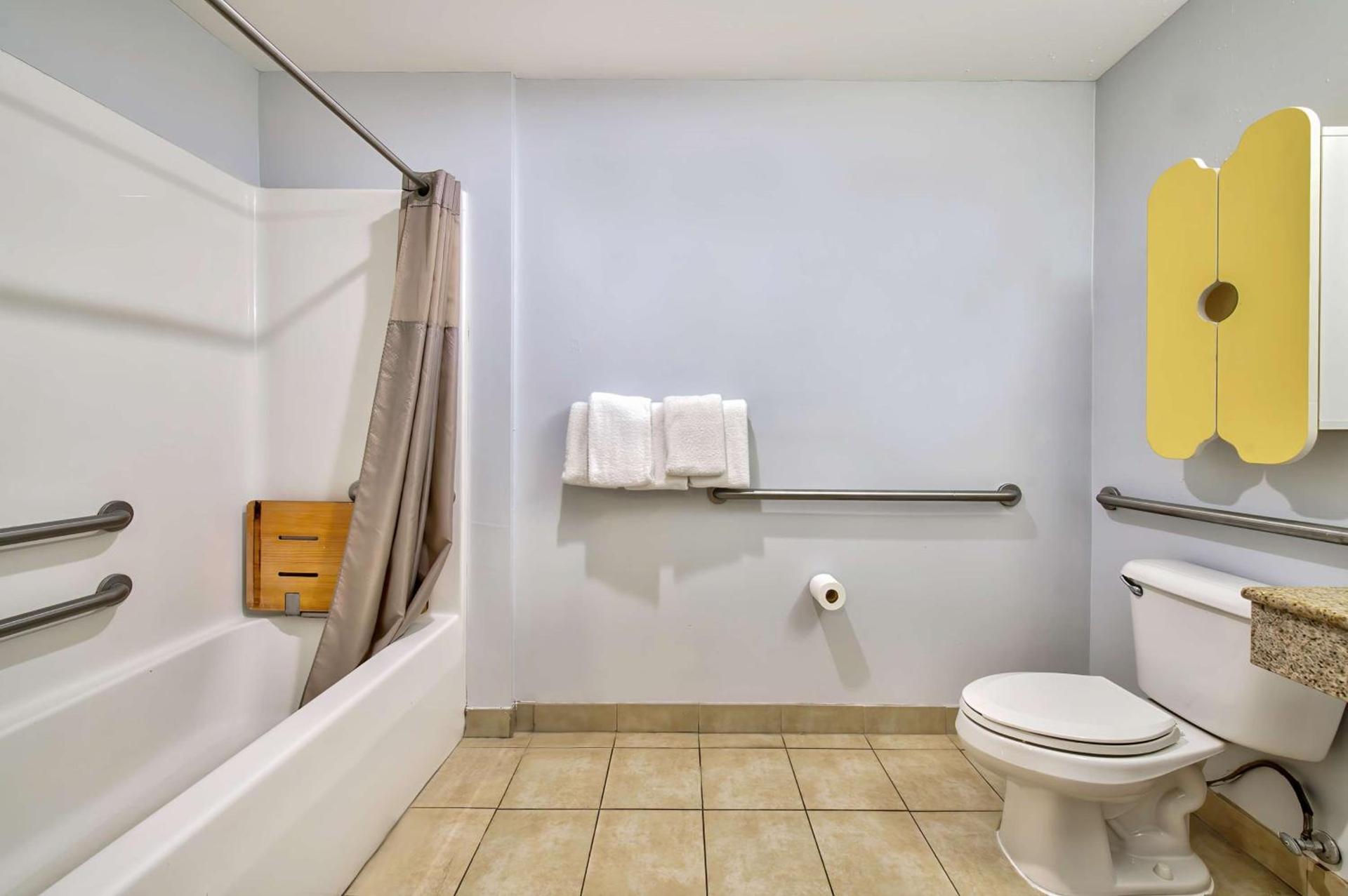 Motel 6-Eagle Pass, TX - Lakeside photo 20