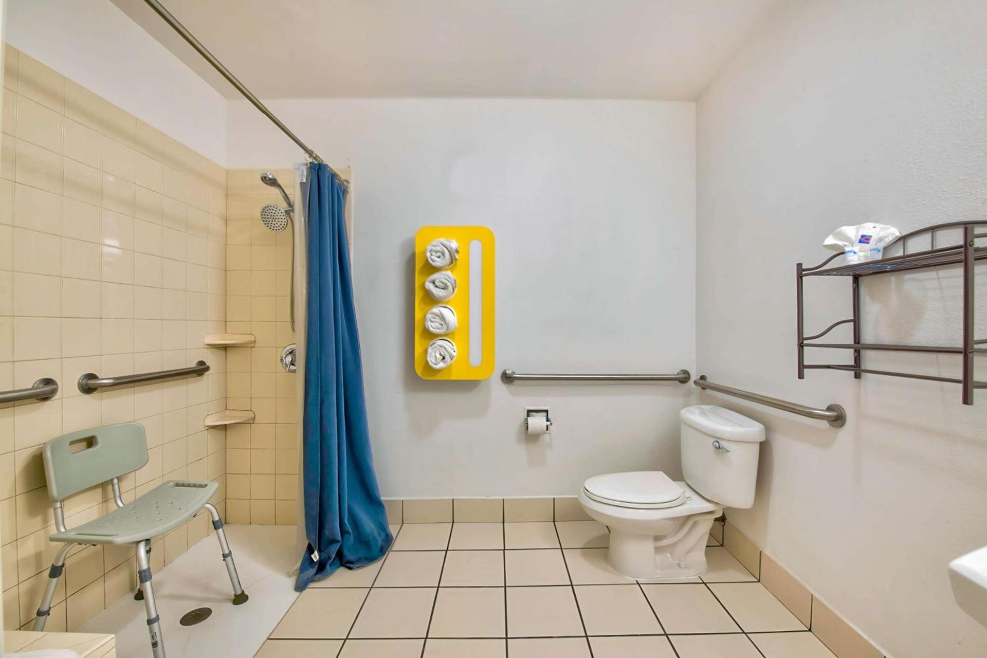 Motel 6-Eagle Pass, TX - Lakeside photo 21