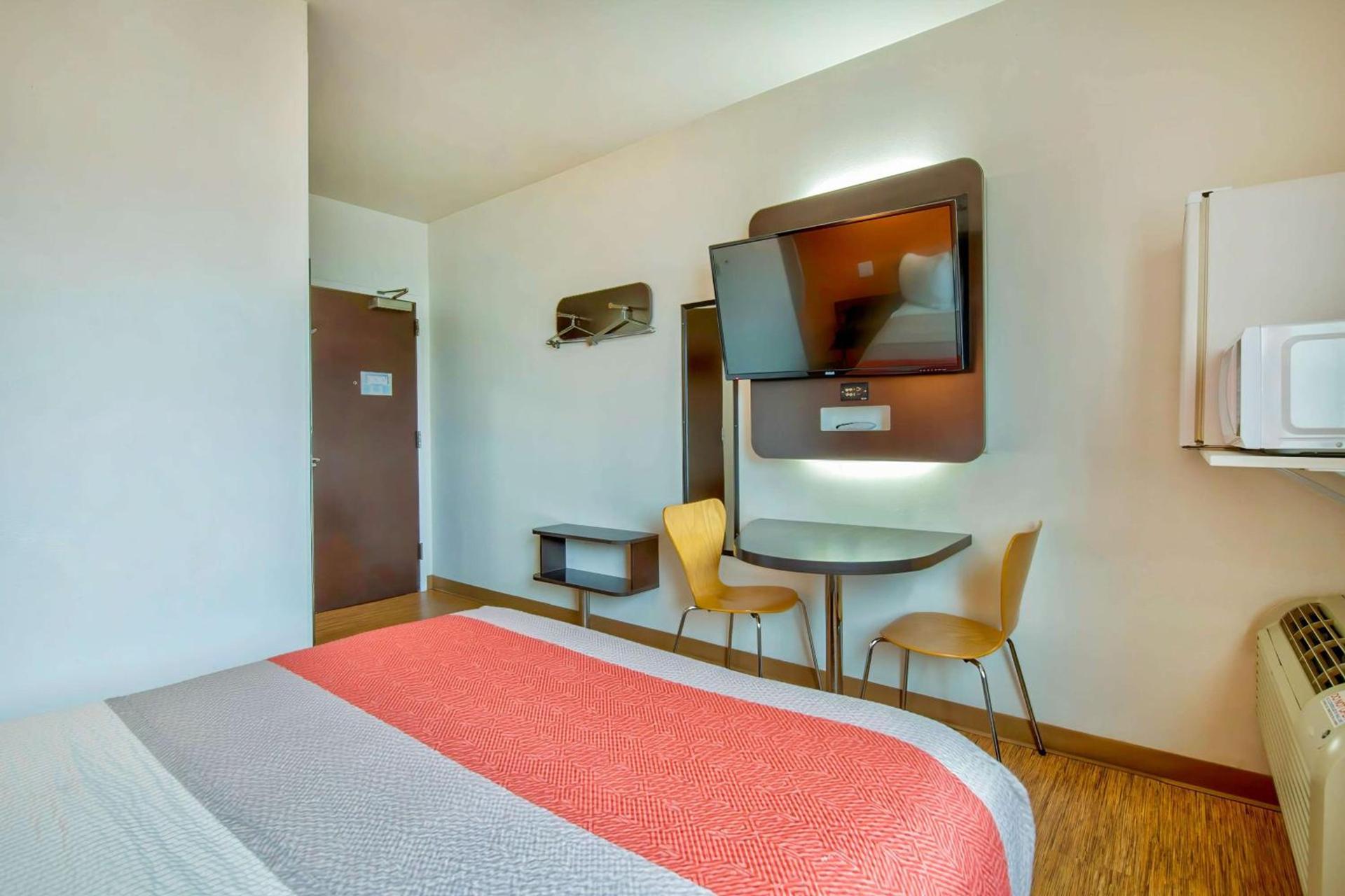 Motel 6-Eagle Pass, TX - Lakeside photo 14