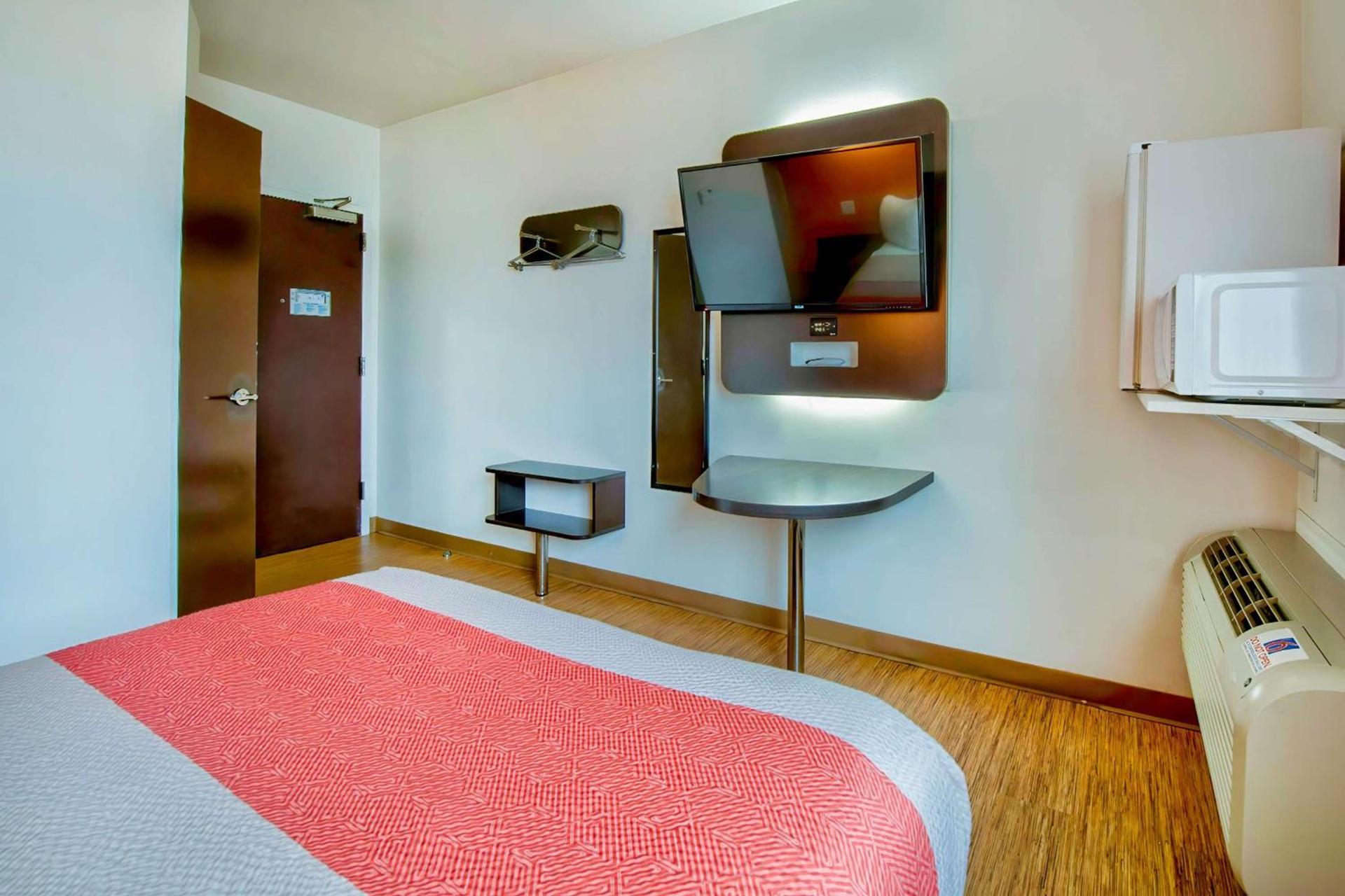 Motel 6-Eagle Pass, TX - Lakeside photo 16