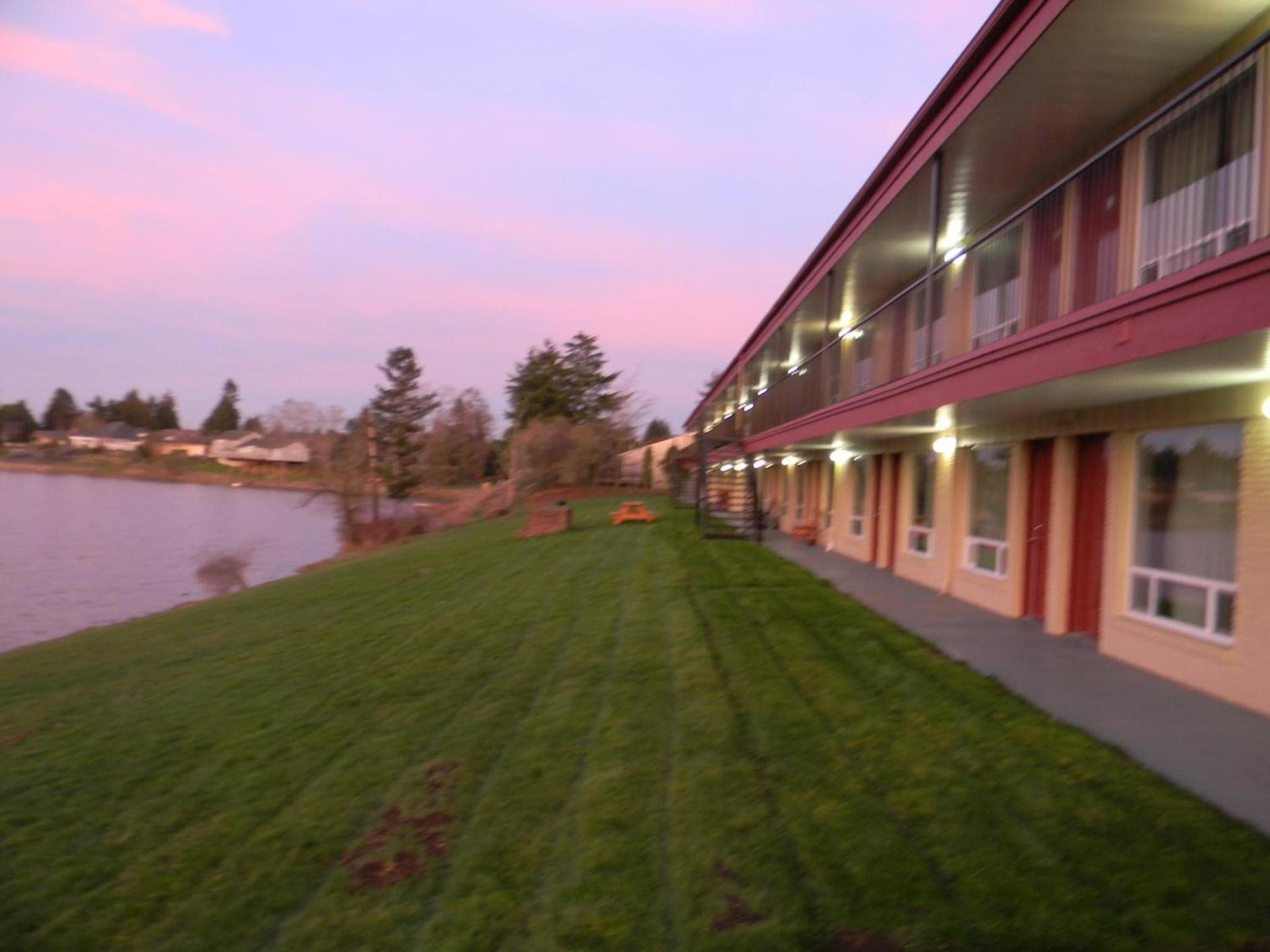 Lakeview Inn Centralia photo 3