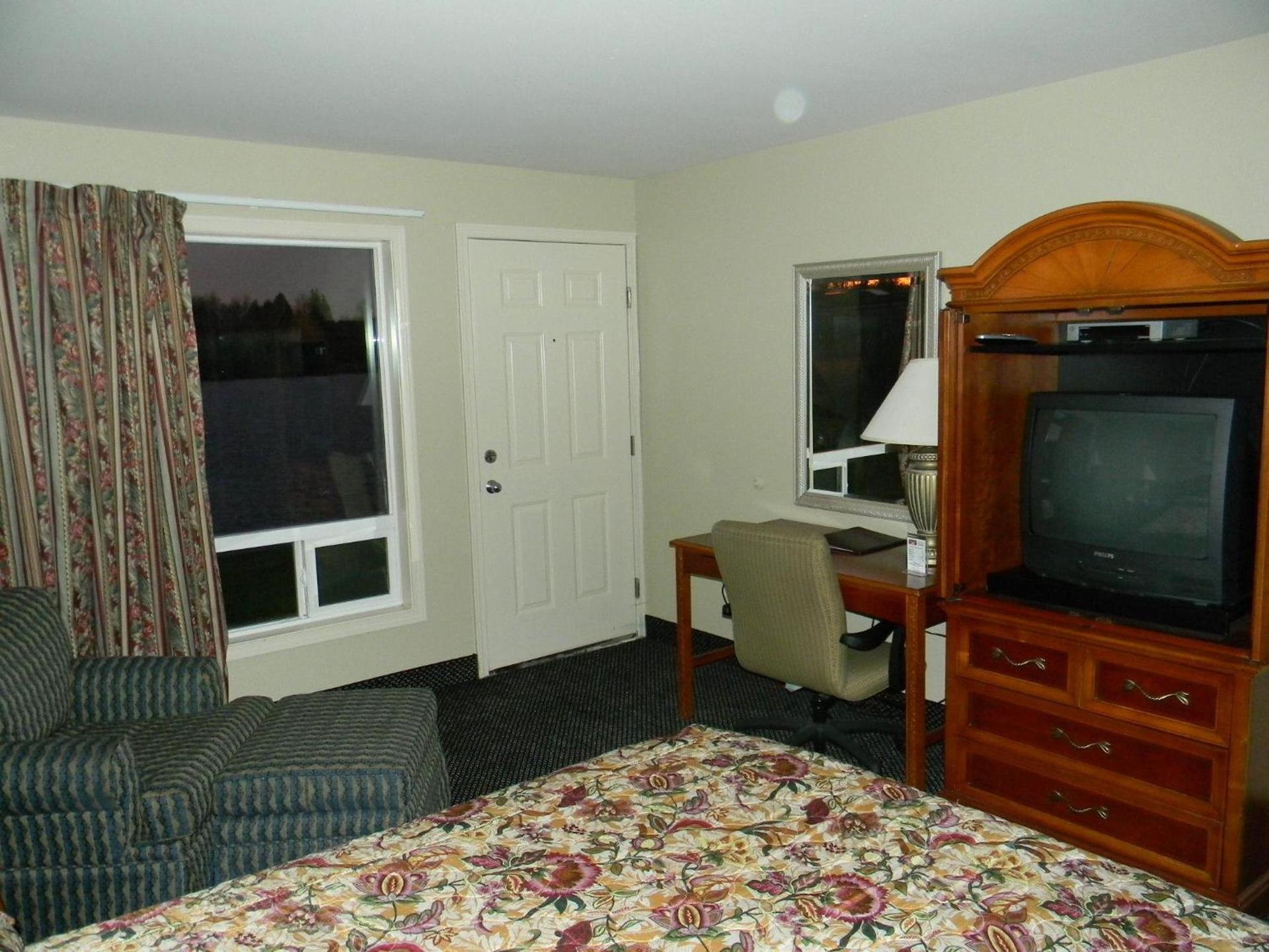 Lakeview Inn Centralia photo 14