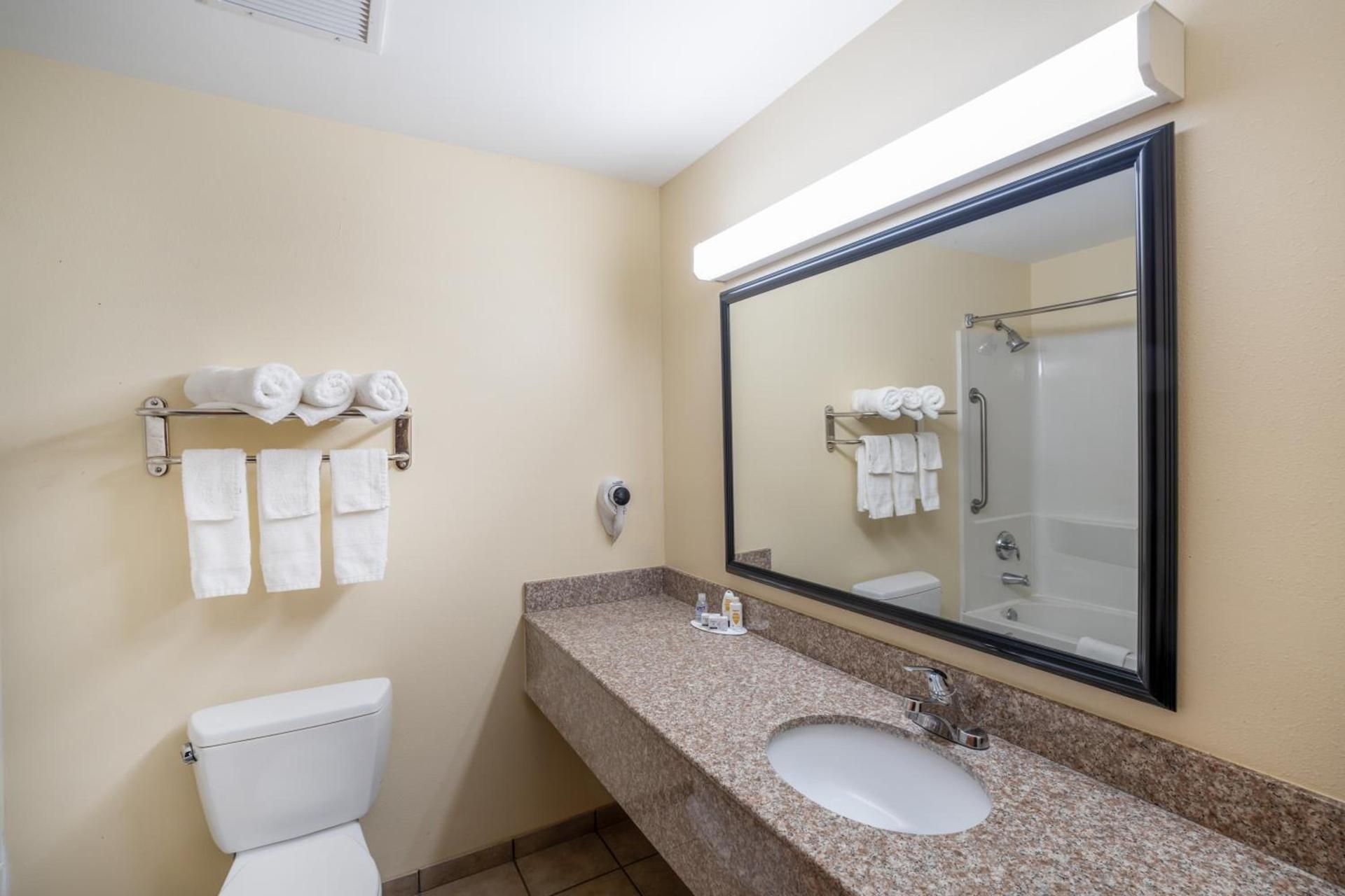 Baymont by Wyndham Savannah I-95 photo 34