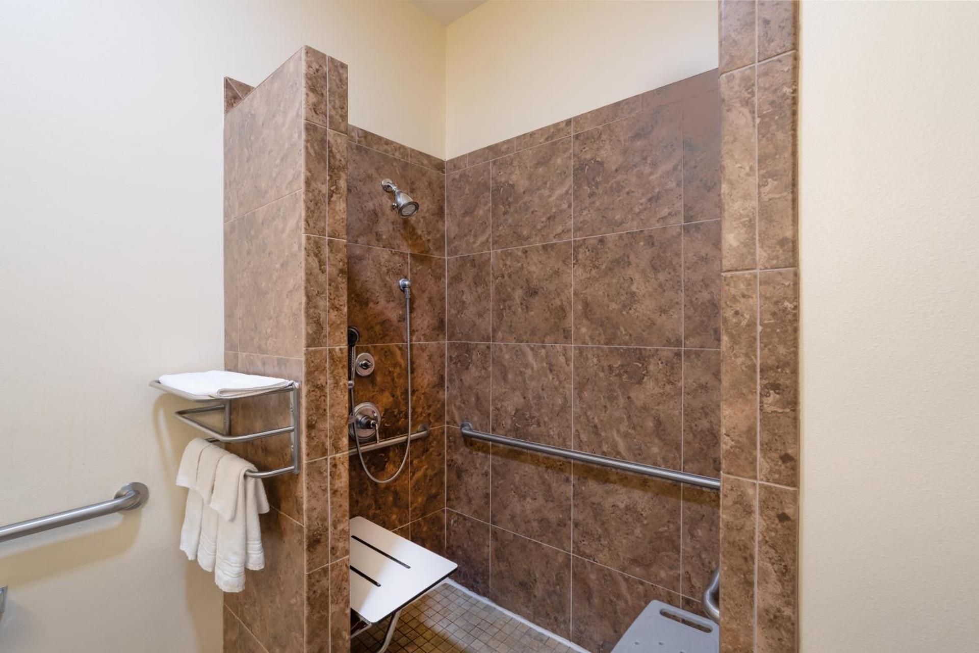 Baymont by Wyndham Savannah I-95 photo 53