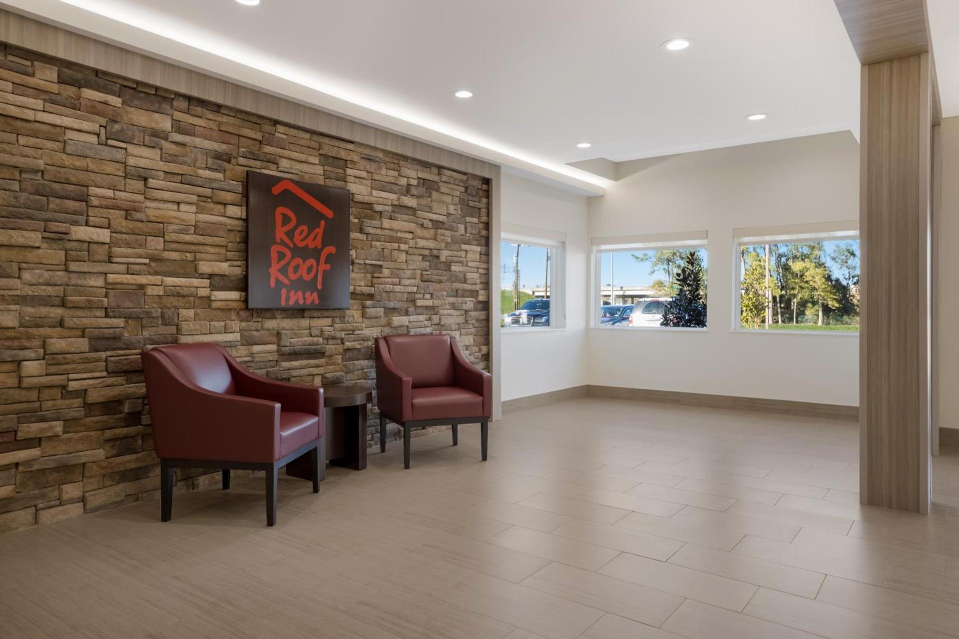 Red Roof Inn Sulphur photo 6