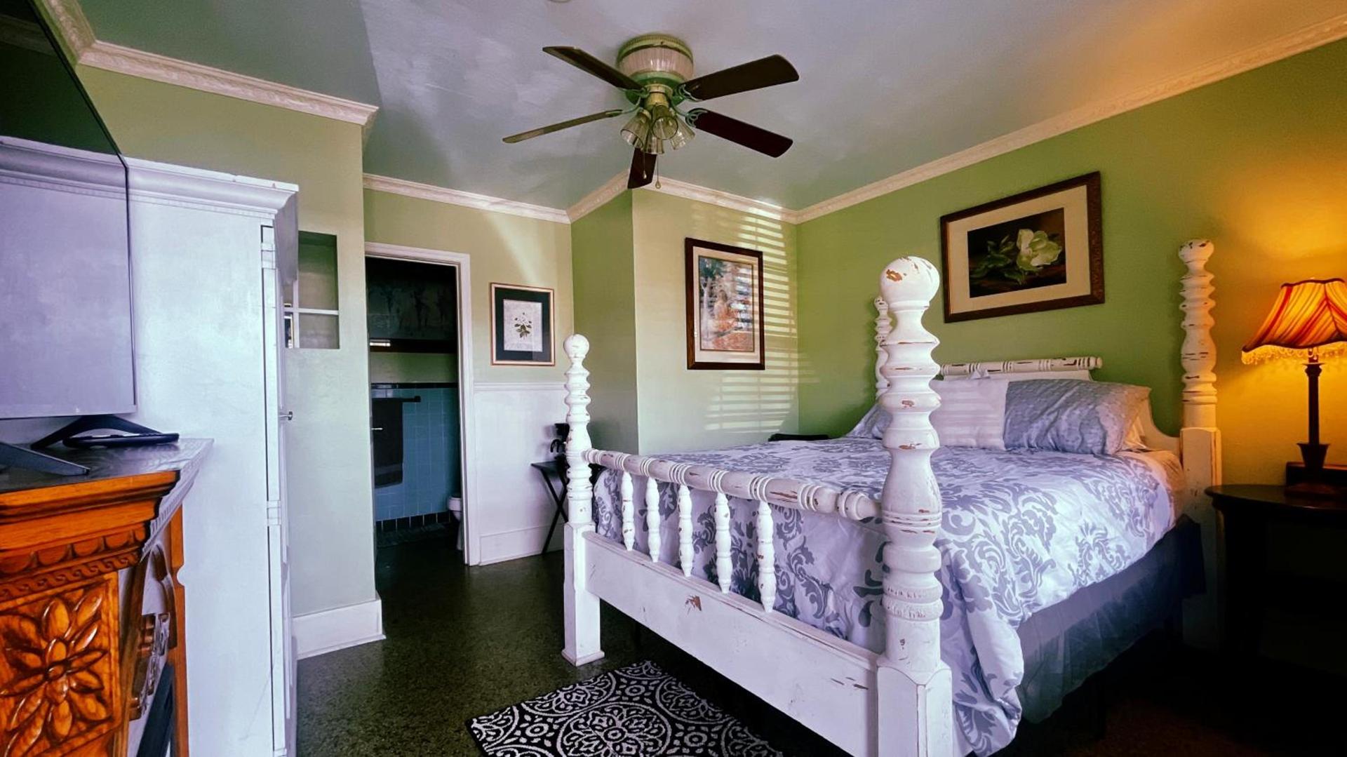 Shamrock Cove Inn photo 6