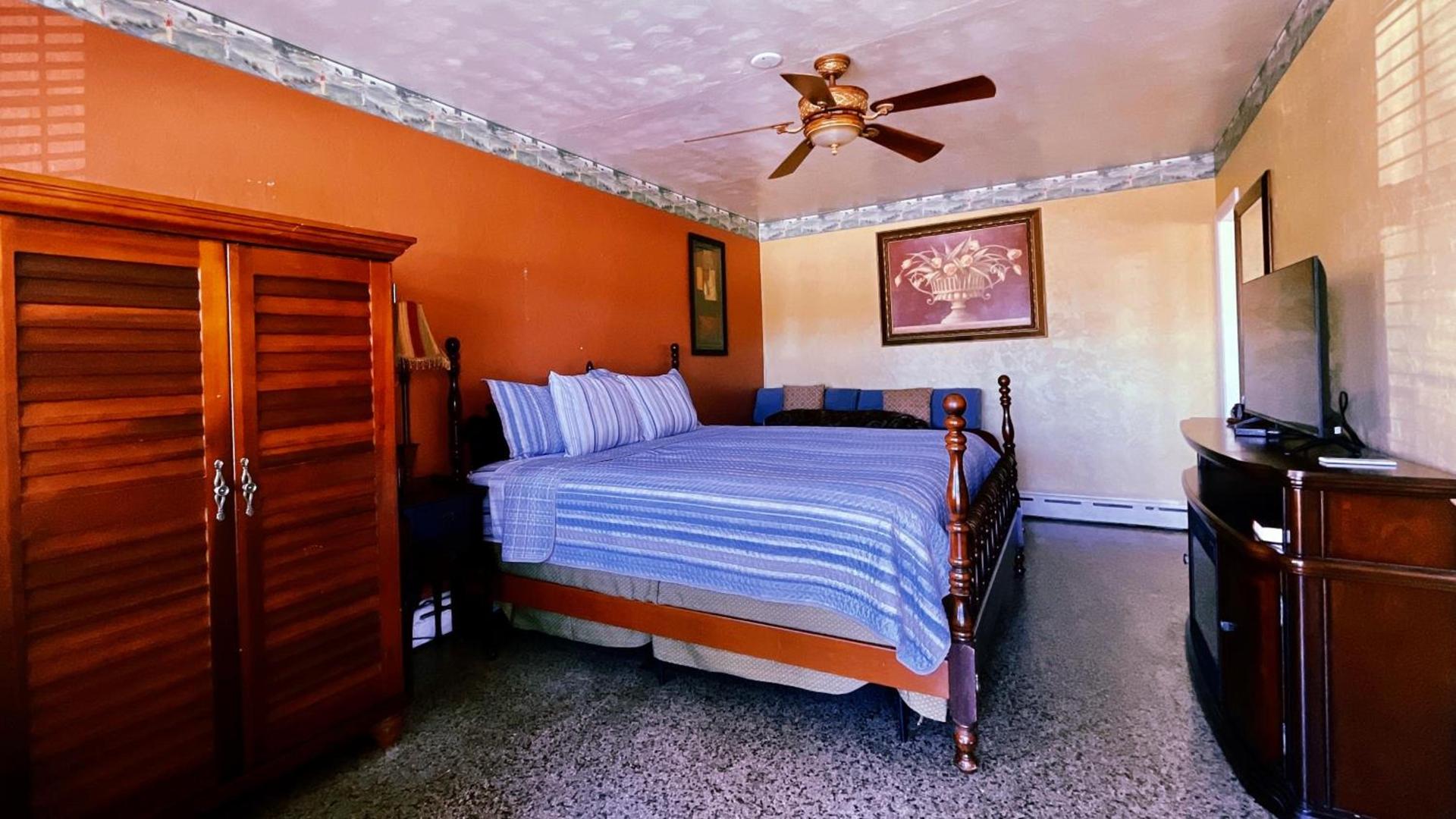 Shamrock Cove Inn photo 23