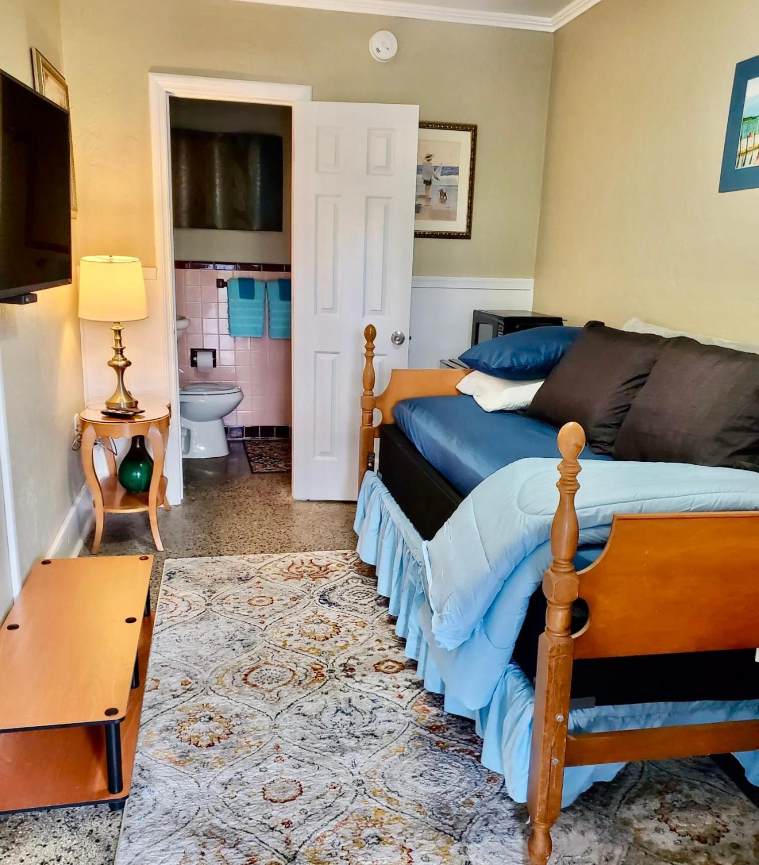Shamrock Cove Inn photo 32