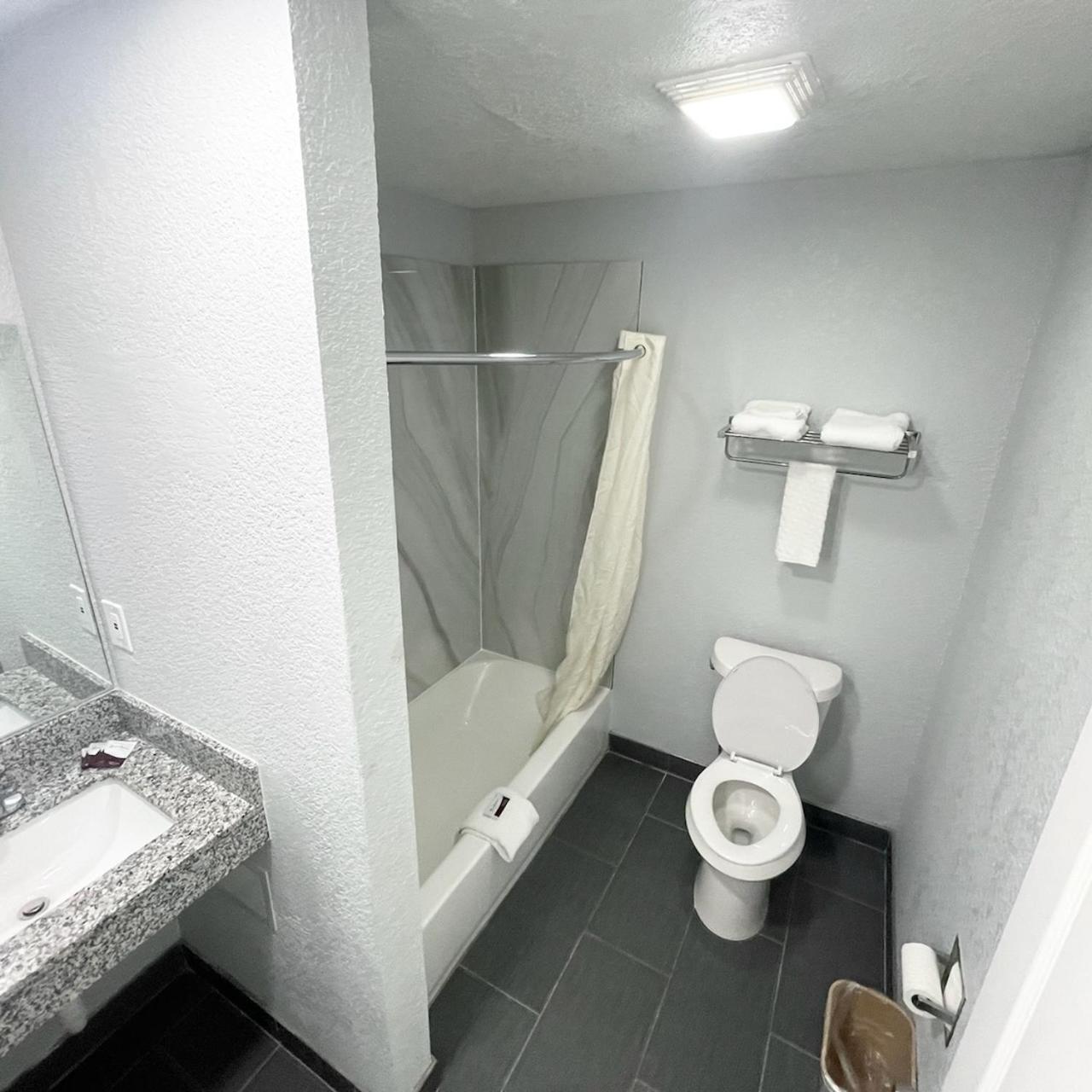 Budget Inn Madill photo 12