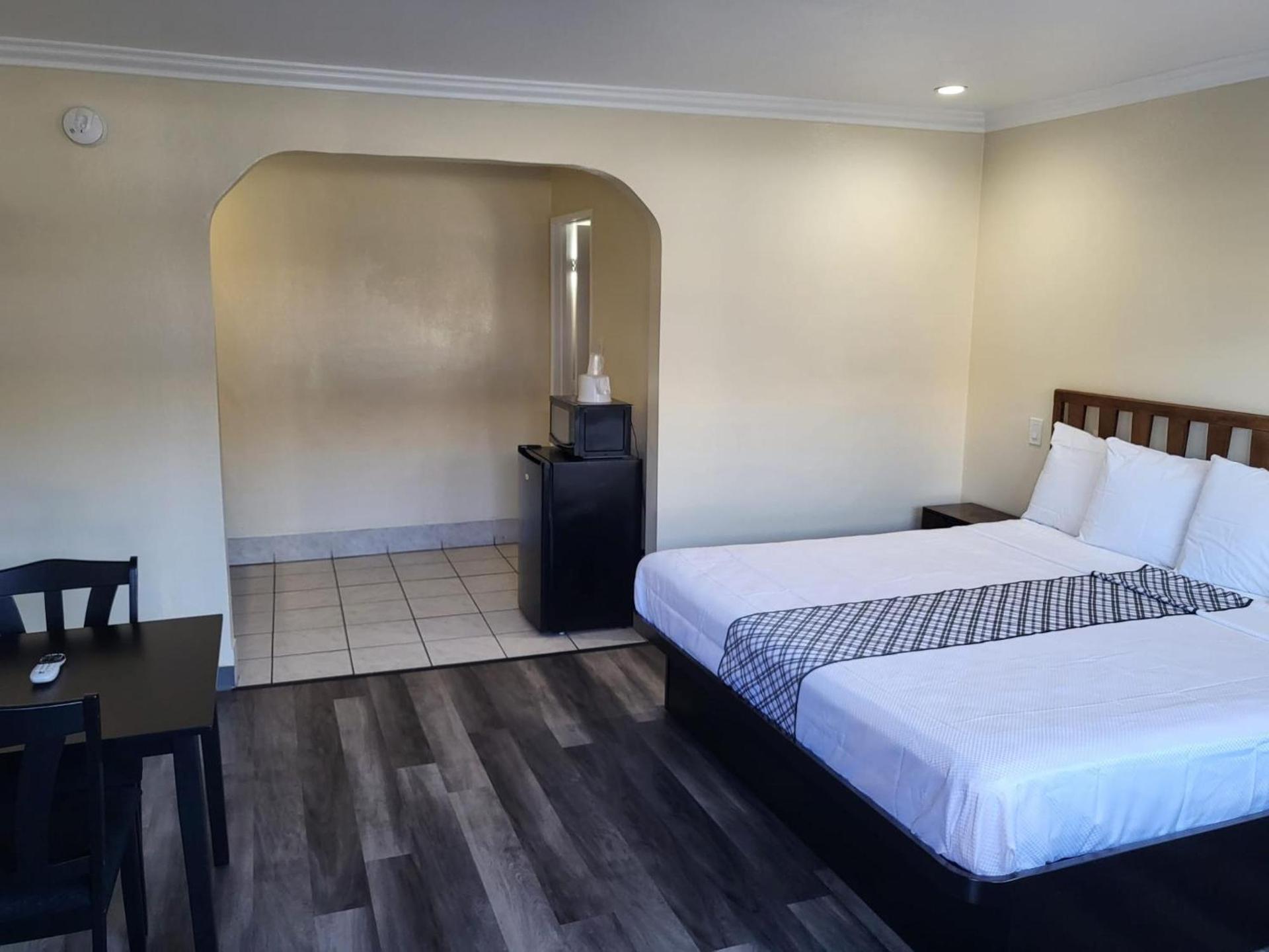 Budget Inn photo 6