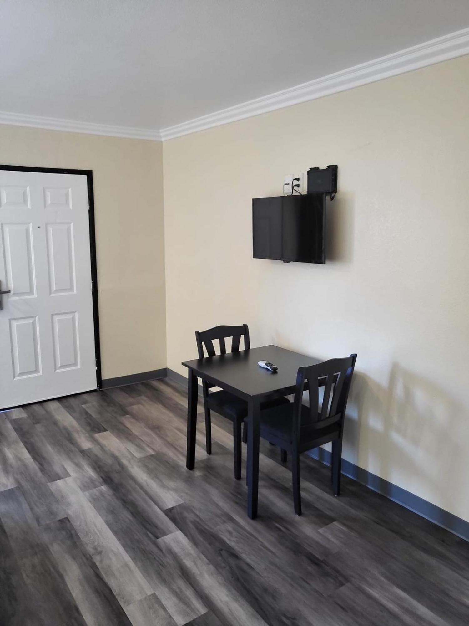 Budget Inn photo 7