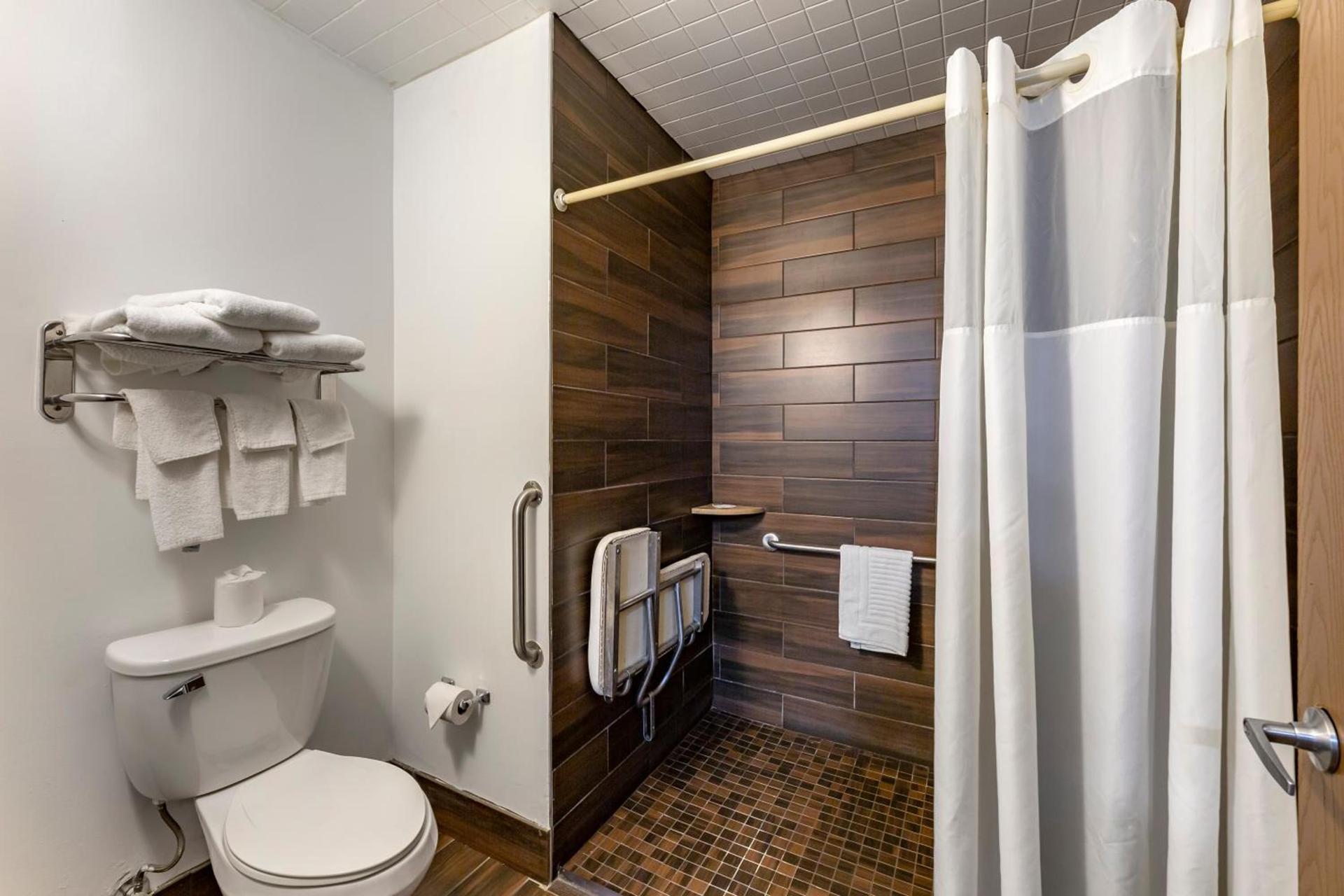 Quality Inn Austintown-Youngstown West photo 41