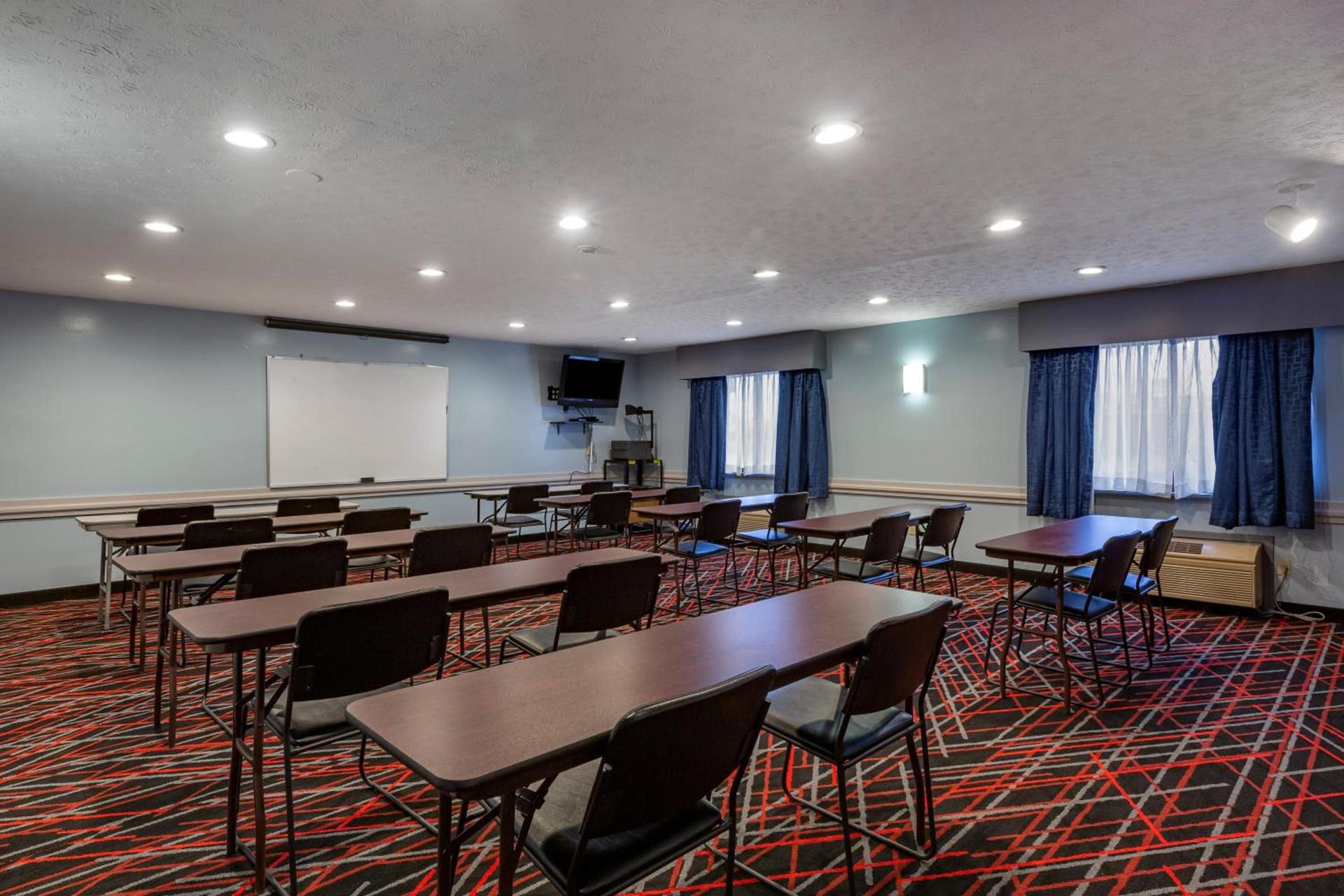 Quality Inn Austintown-Youngstown West photo 46