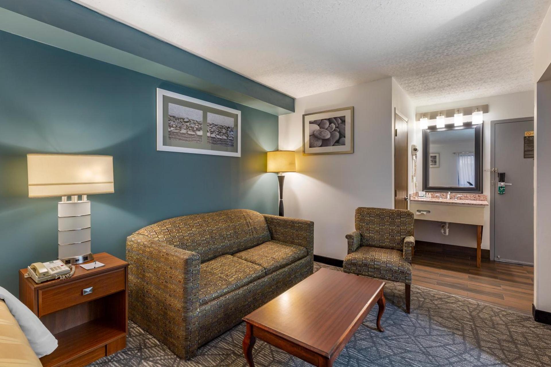 Quality Inn Austintown-Youngstown West photo 38
