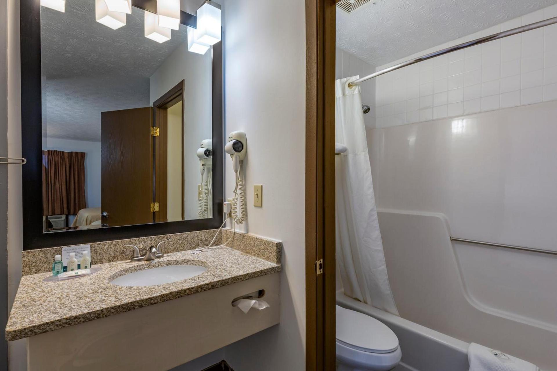Quality Inn Austintown-Youngstown West photo 44