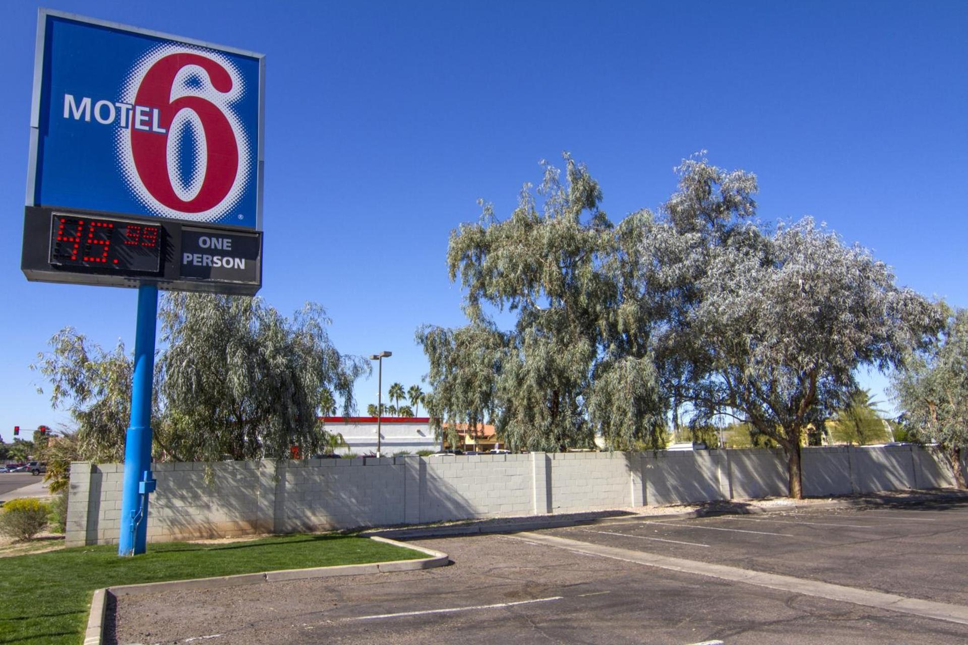 Motel 6 Mesa North photo 2