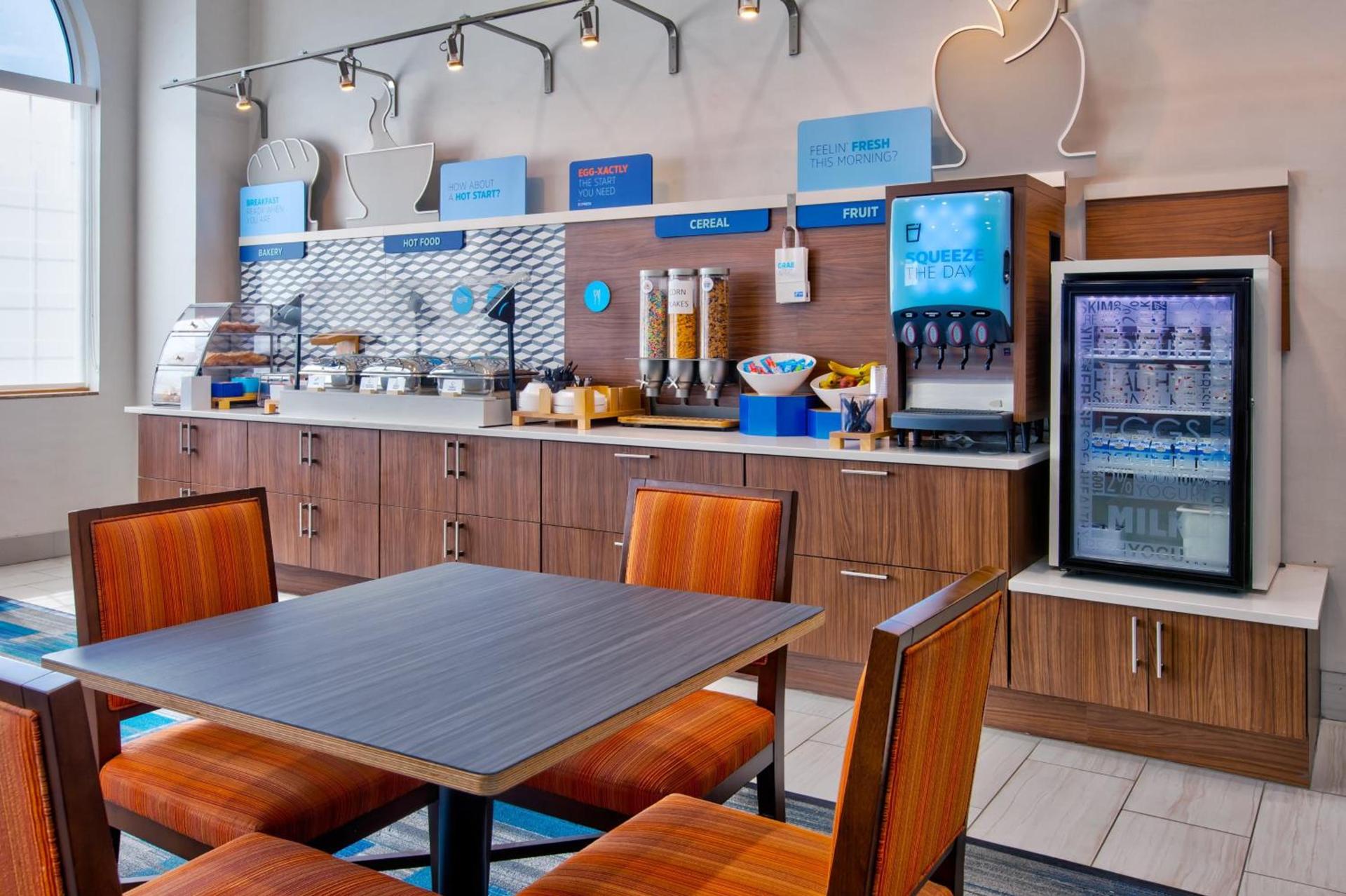 Holiday Inn Express Hotel & Suites Warrenton by IHG photo 30