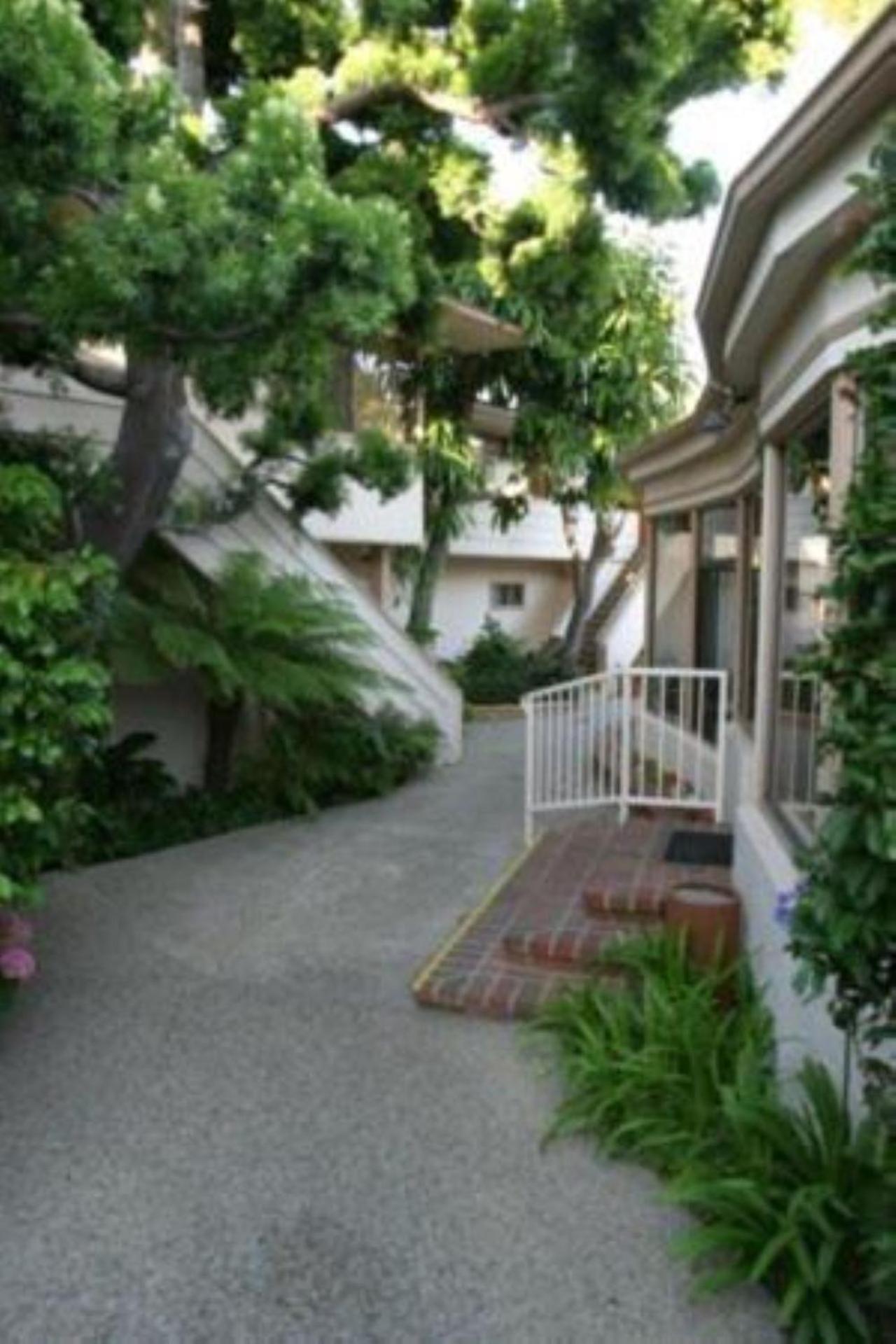 Laguna Shores Studio Suites photo 2