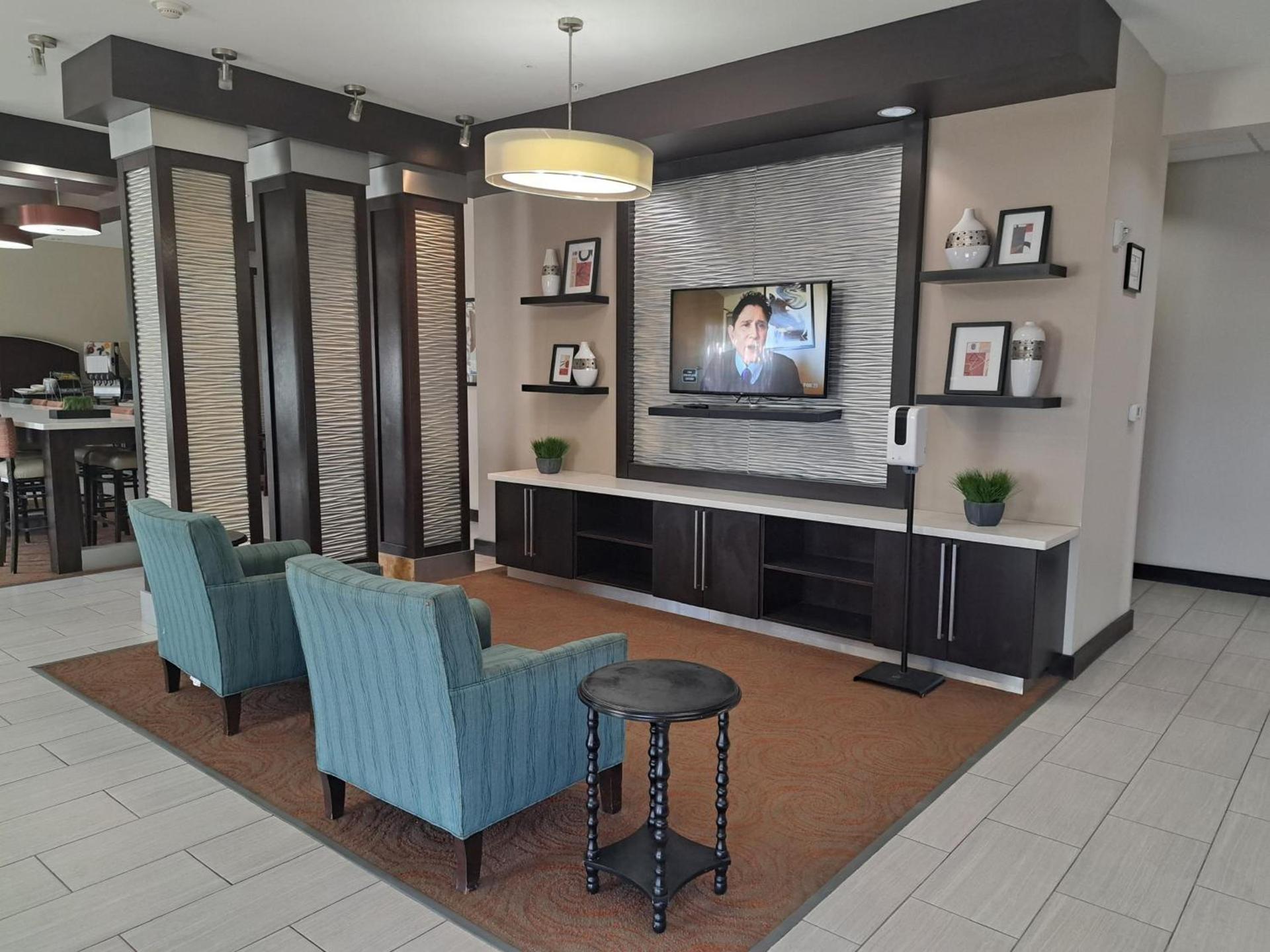 Holiday Inn Express Kenedy by IHG photo 11