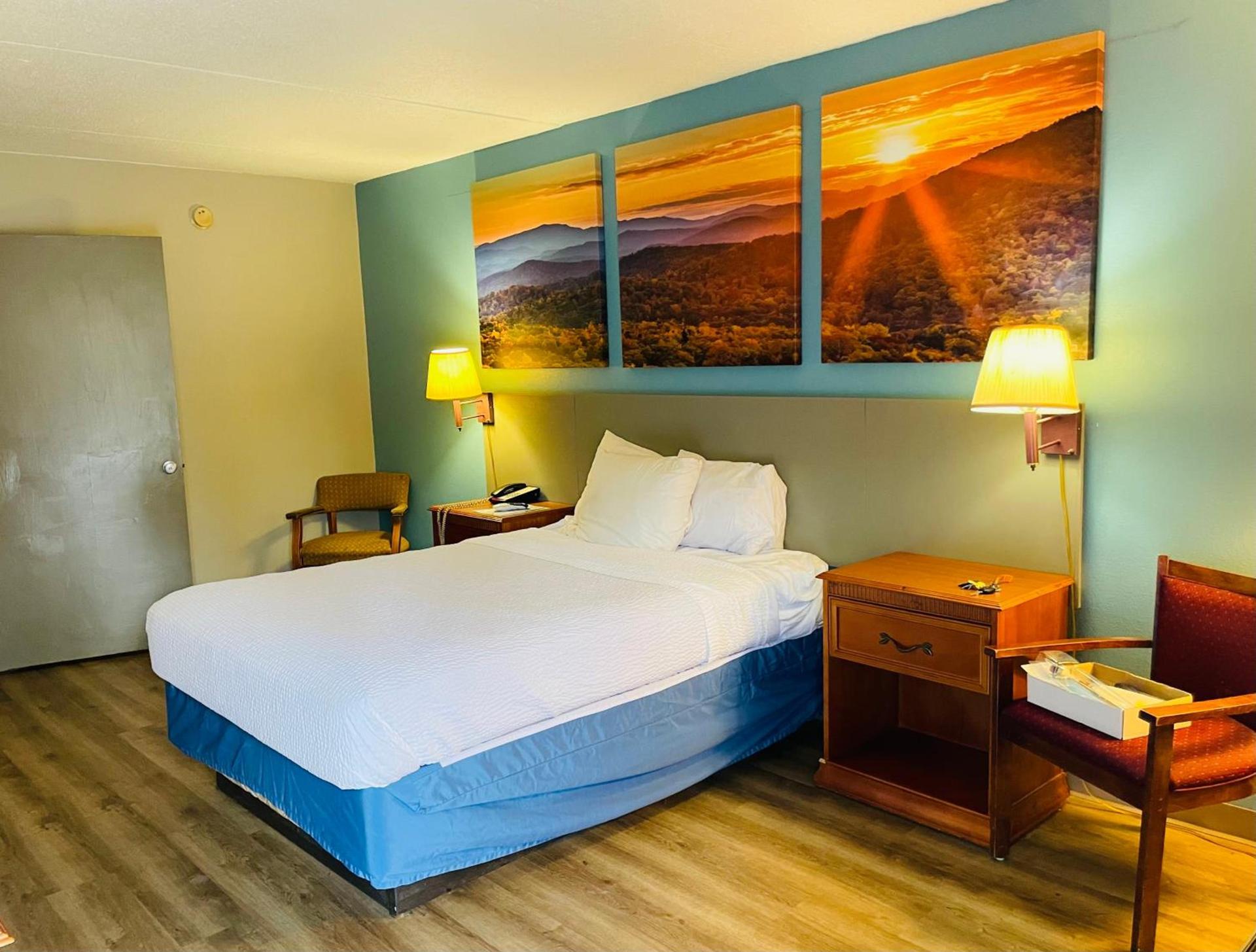 Days Inn by Wyndham Harriman photo 43