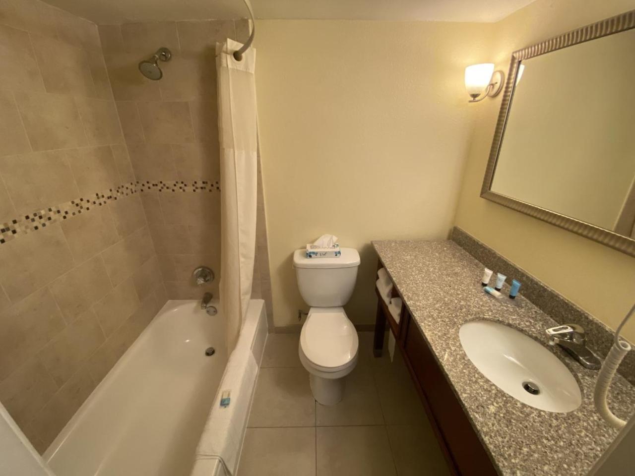 Lakeside Inn photo 40
