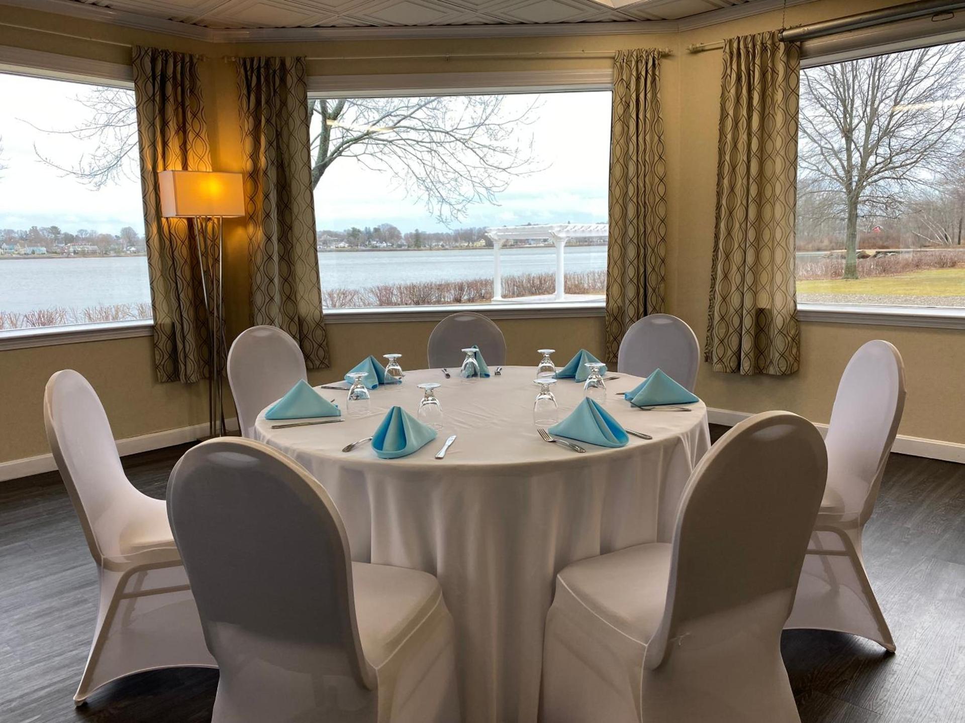 Lakeside Inn photo 31