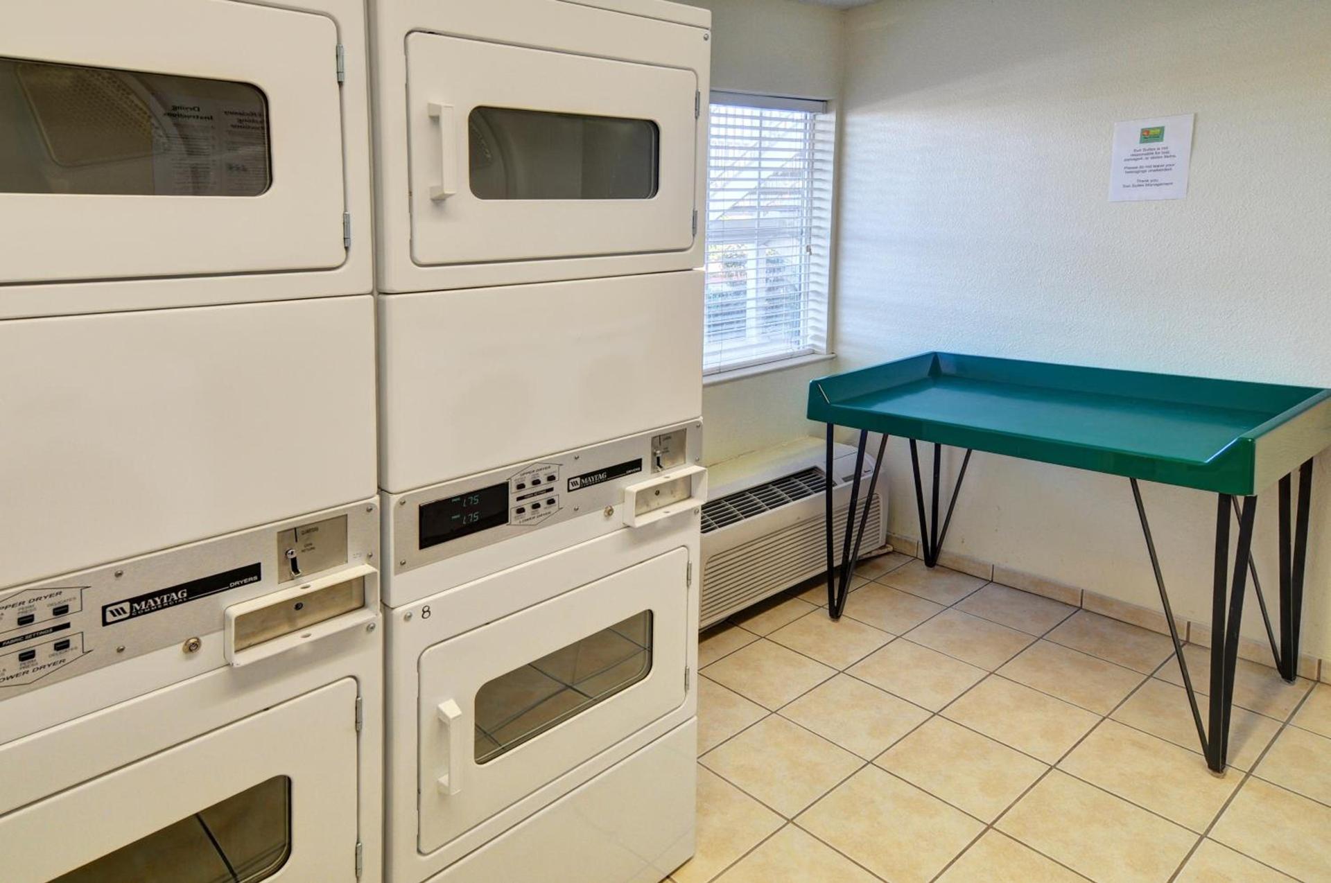 InTown Suites Extended Stay Houston TX - Hobby Airport photo 8