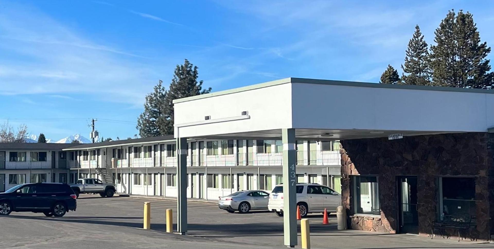 Bend Inn & Suites photo 2