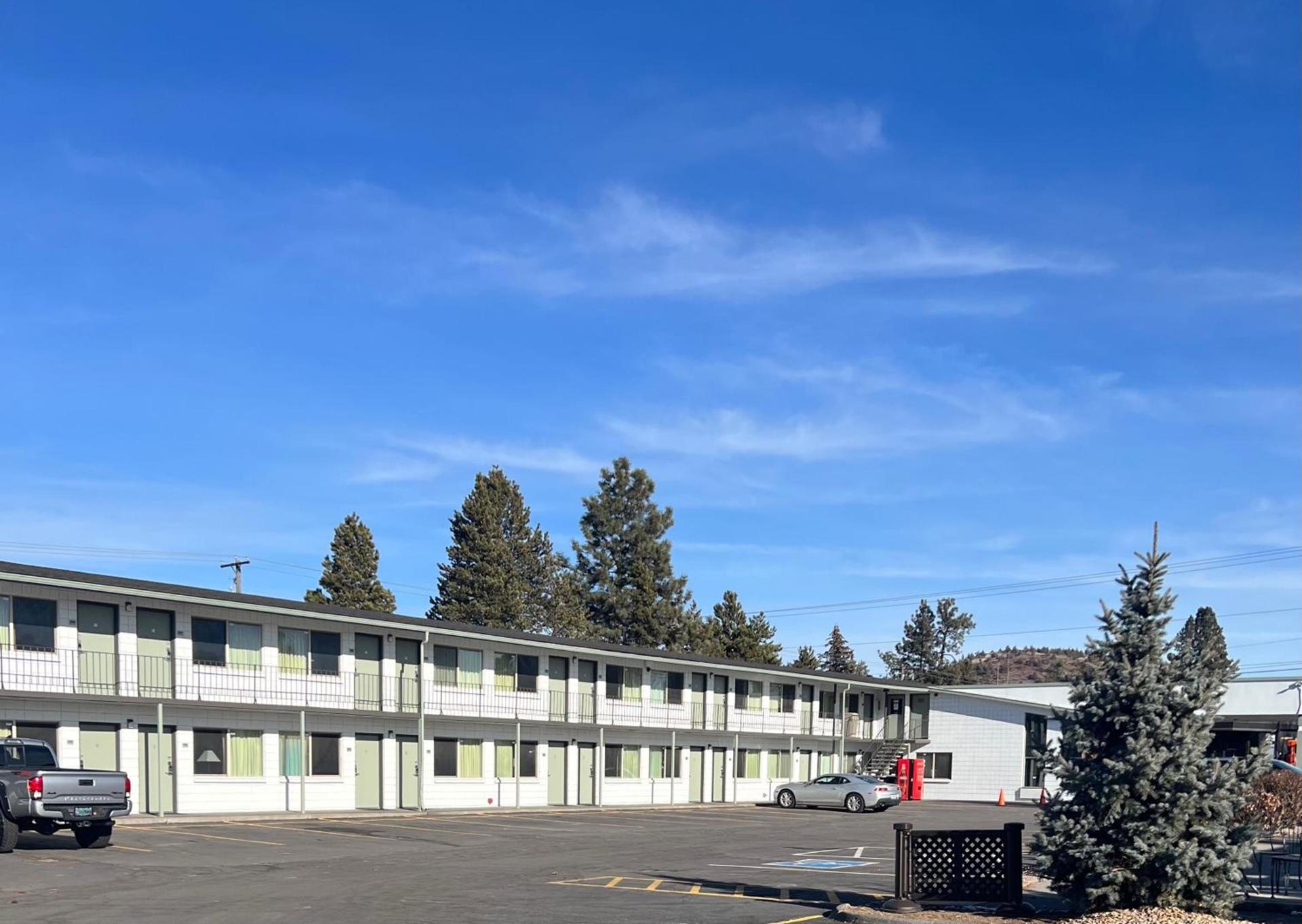 Bend Inn & Suites photo 3