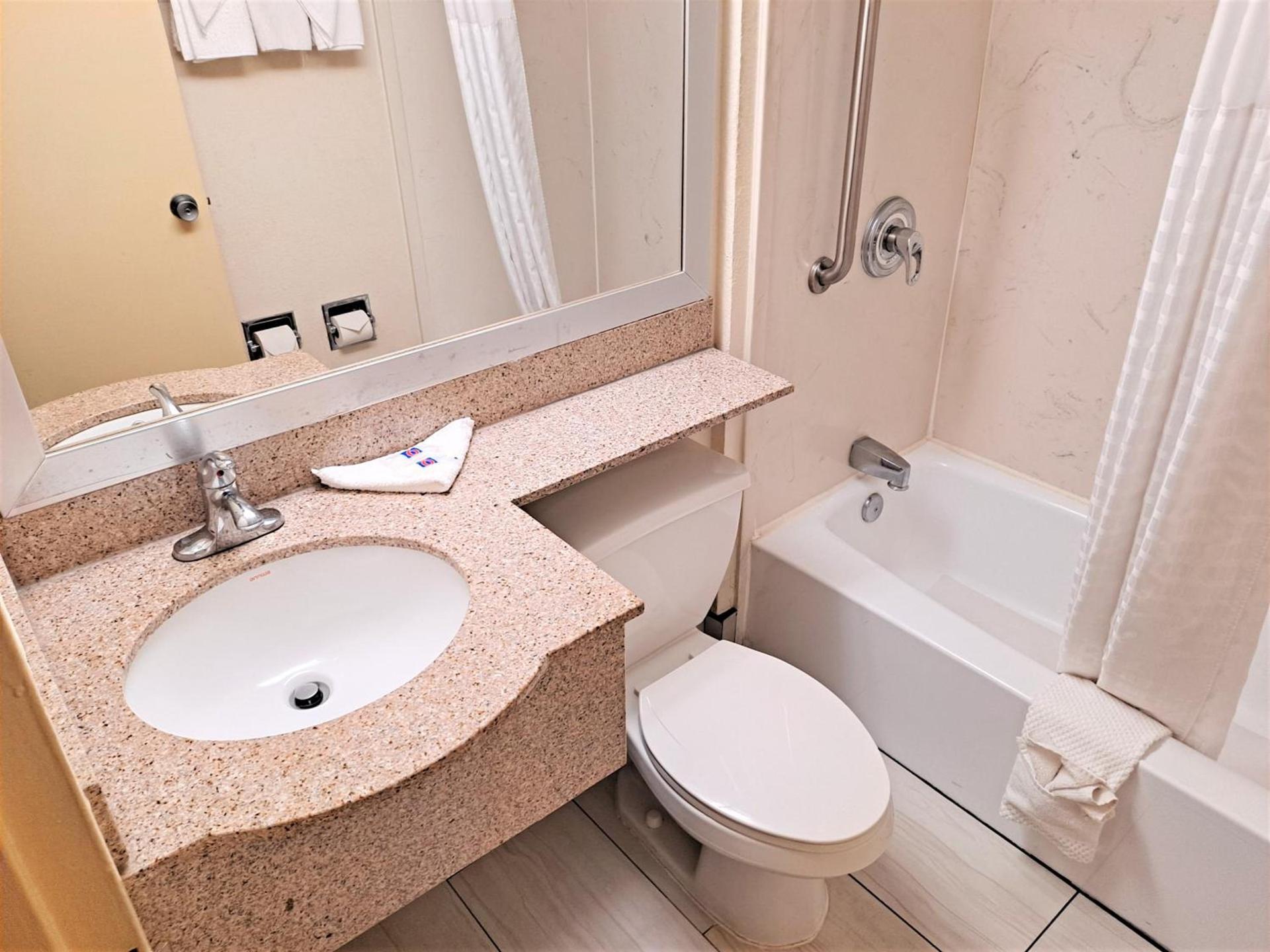 Suites Catonsville MD Baltimore West photo 25