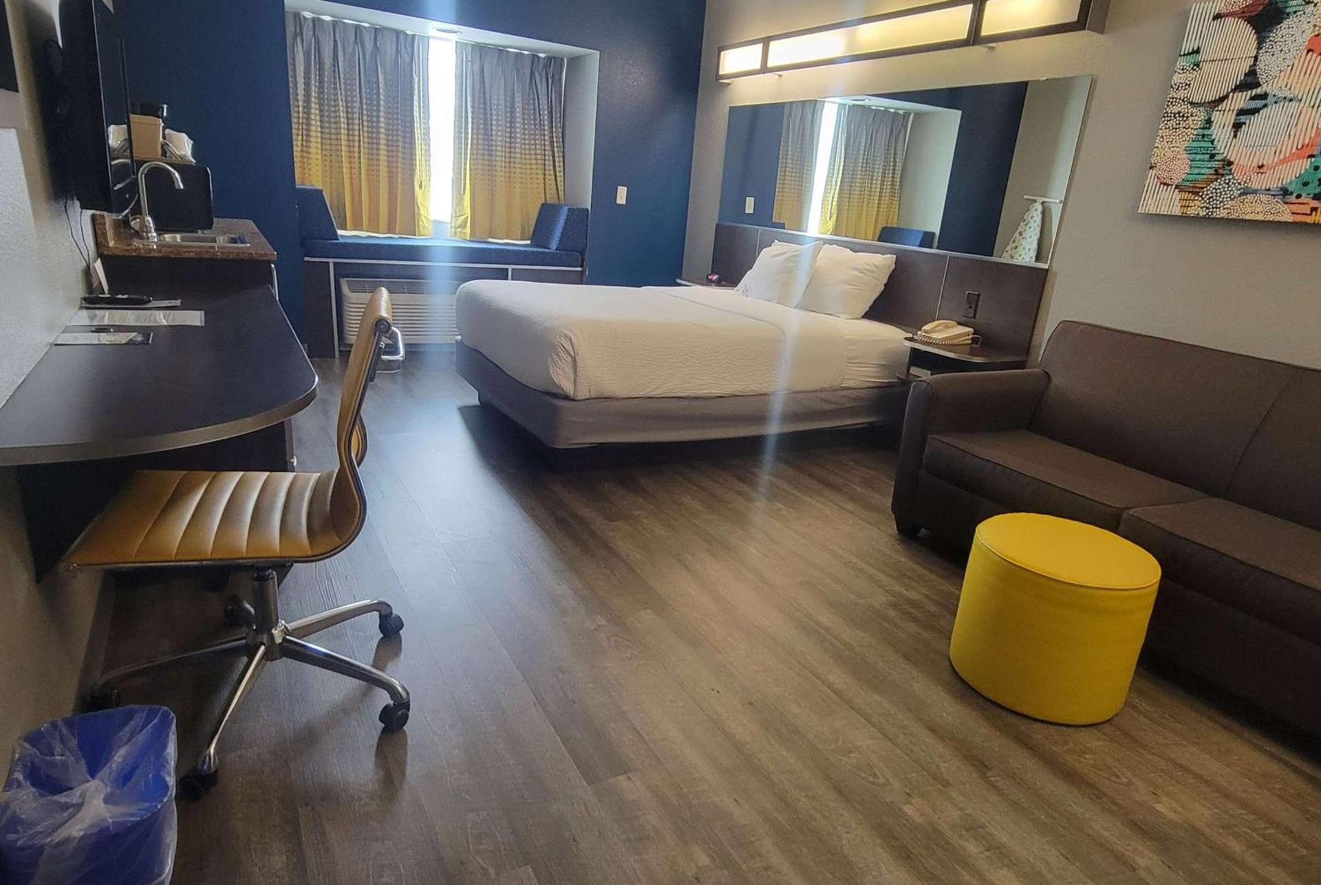 Microtel Inn & Suites by Wyndham Bluffs photo 18