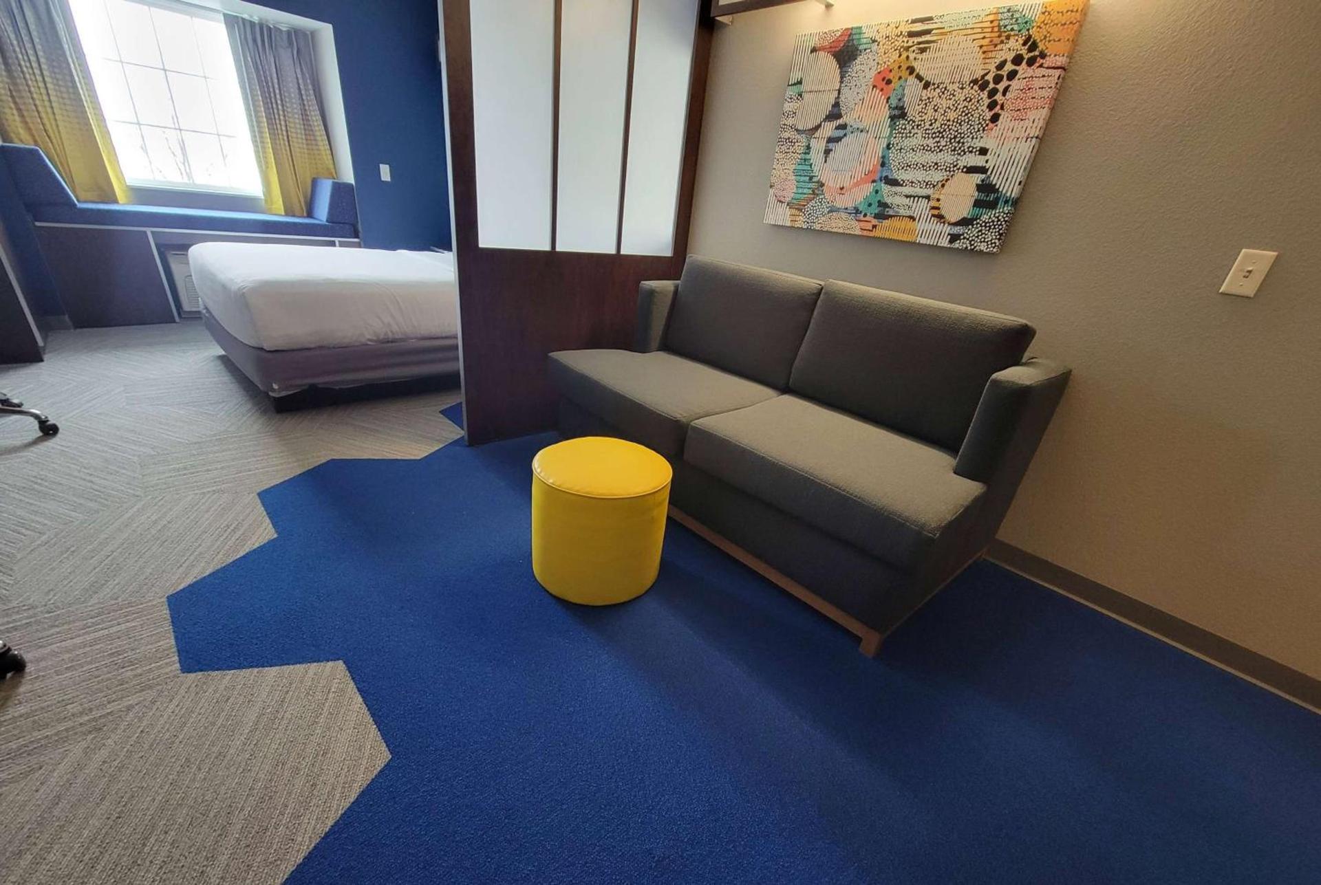 Microtel Inn & Suites by Wyndham Bluffs photo 21