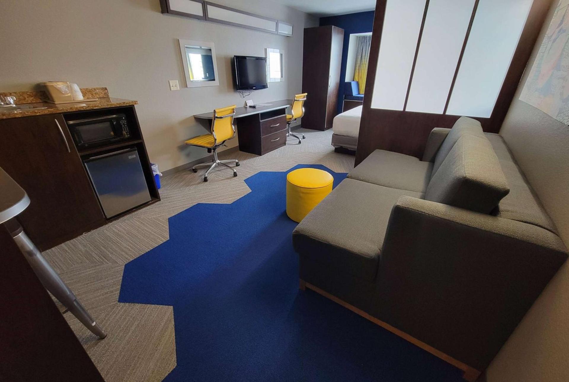 Microtel Inn & Suites by Wyndham Bluffs photo 22