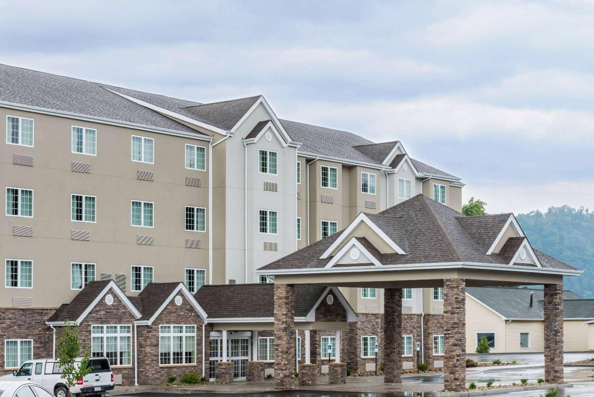 Microtel Inn & Suites by Wyndham New Martinsville photo 2