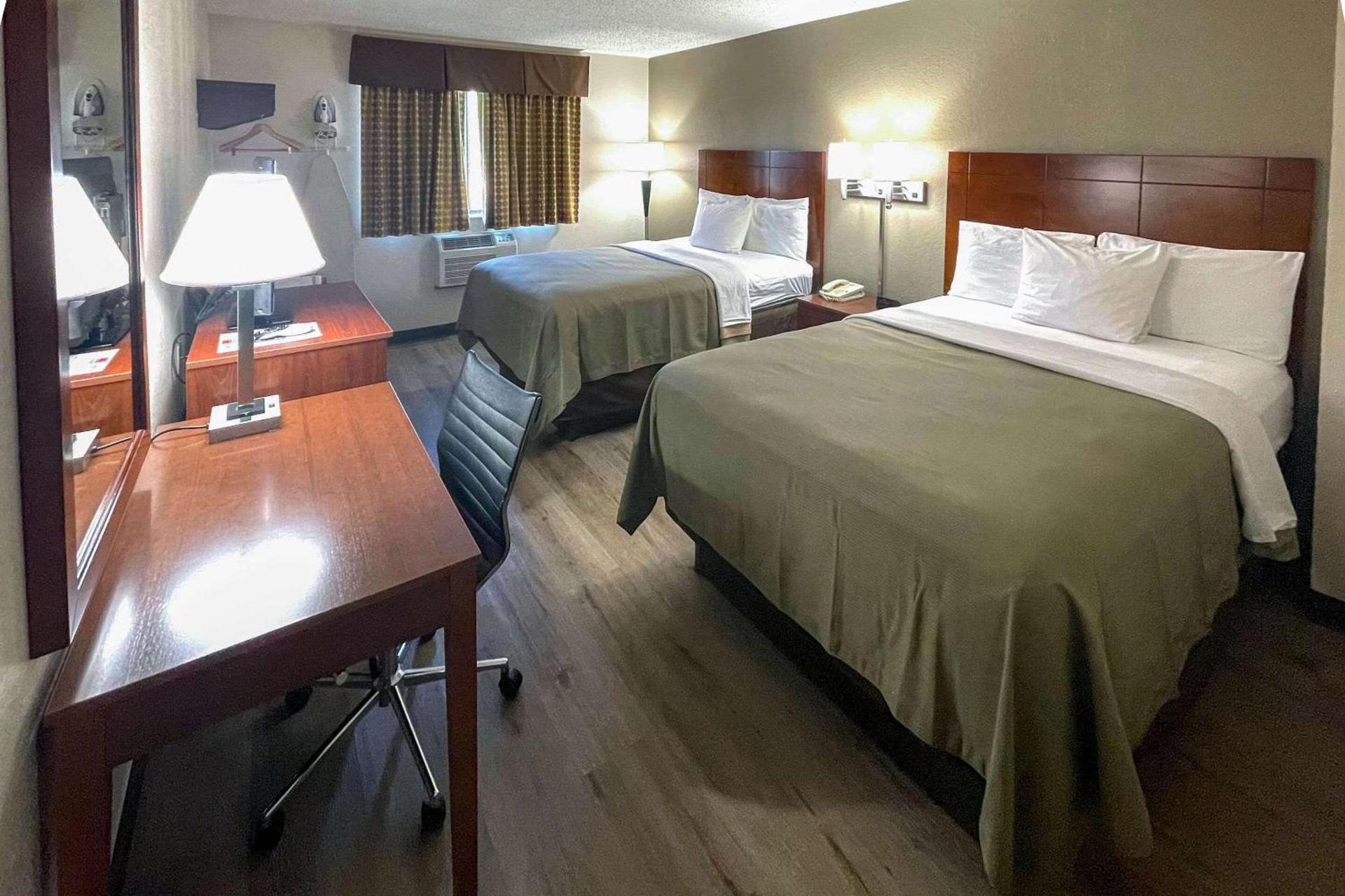 Econo Lodge Cartersville-Emerson Lake Point photo 3