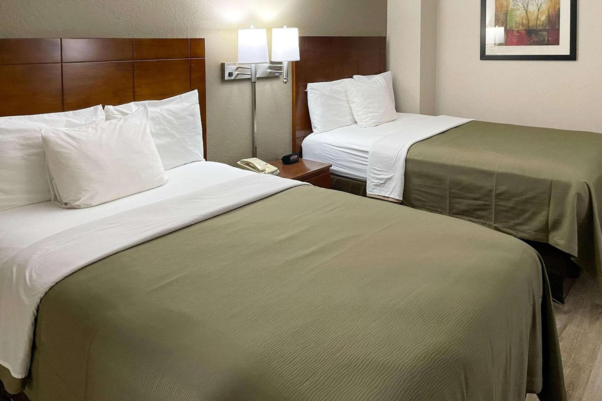 Econo Lodge Cartersville-Emerson Lake Point photo 41