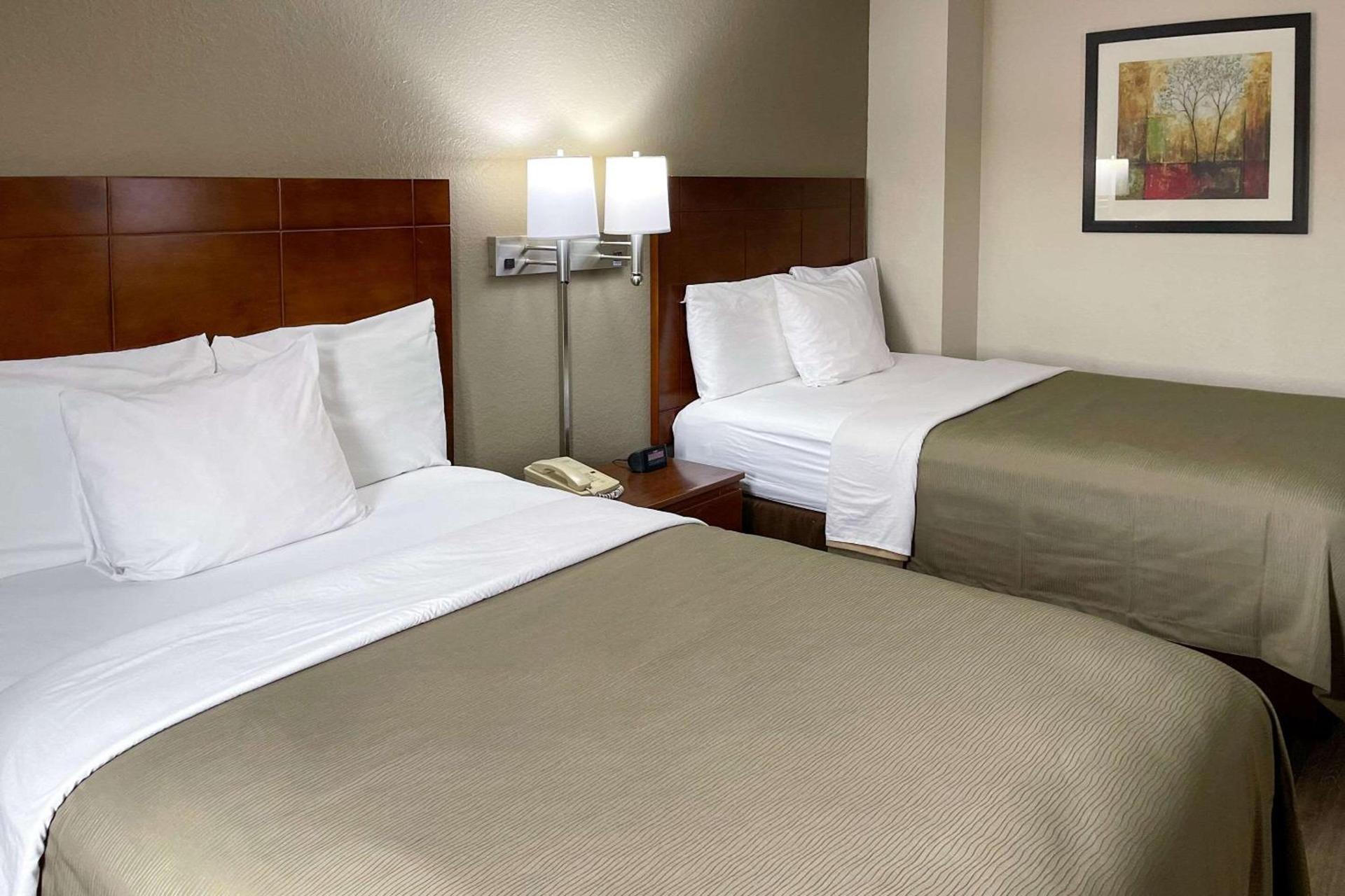 Econo Lodge Cartersville-Emerson Lake Point photo 4