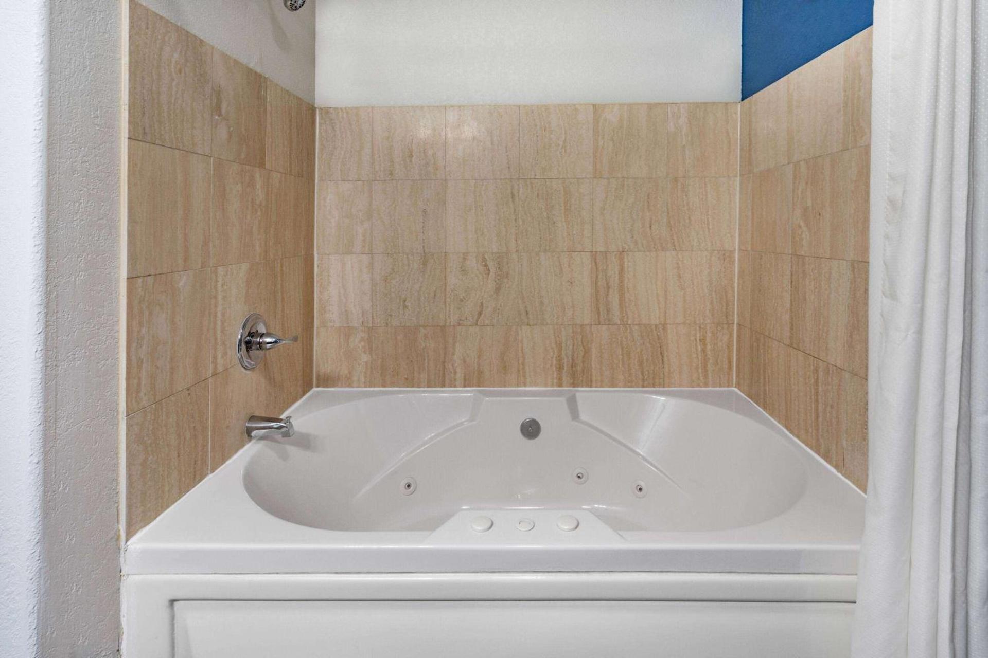 Baymont by Wyndham Milan photo 25