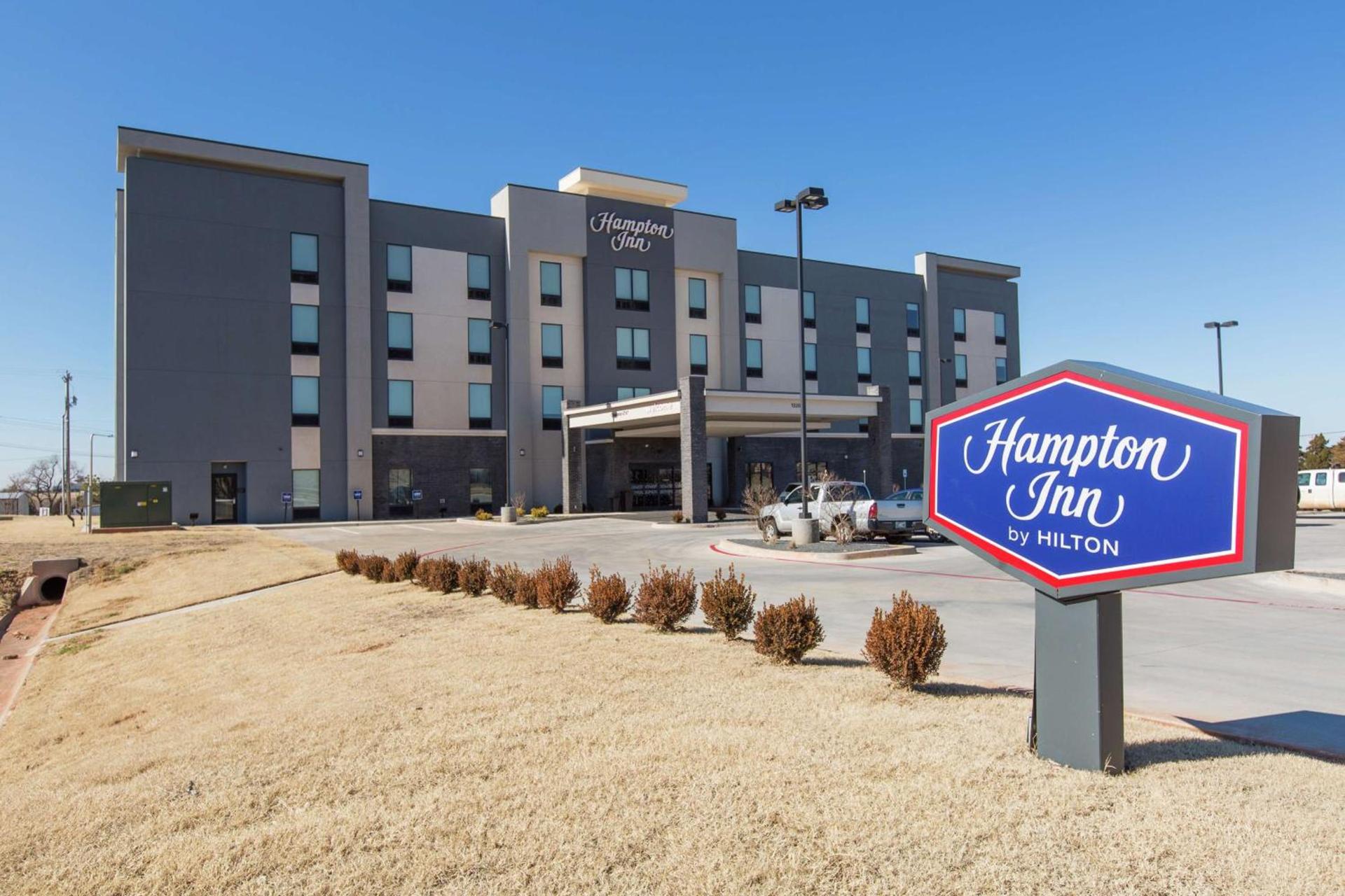 Hampton Inn Mustang photo 1