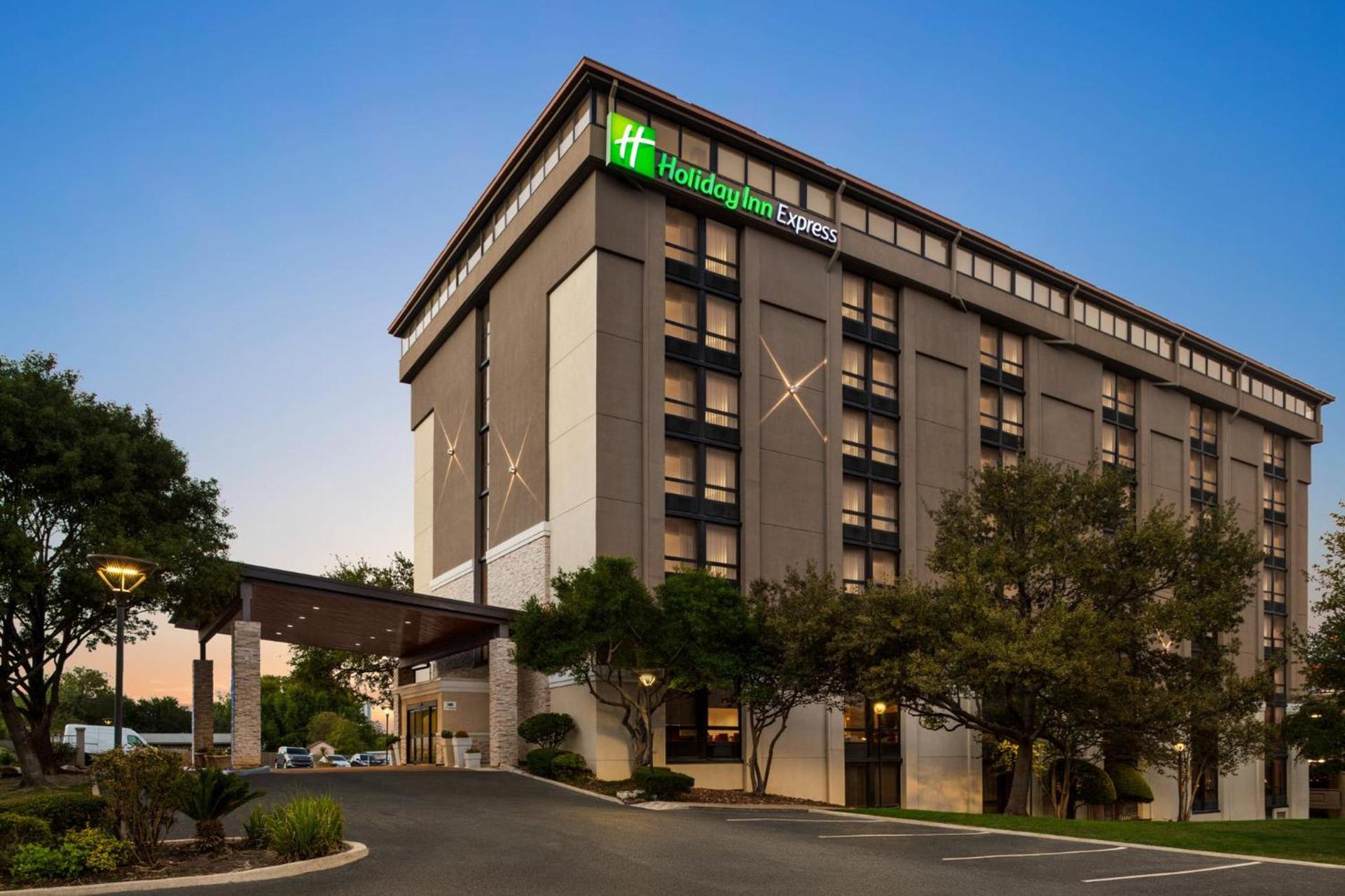 Holiday Inn Express - San Antonio Airport by IHG photo 1