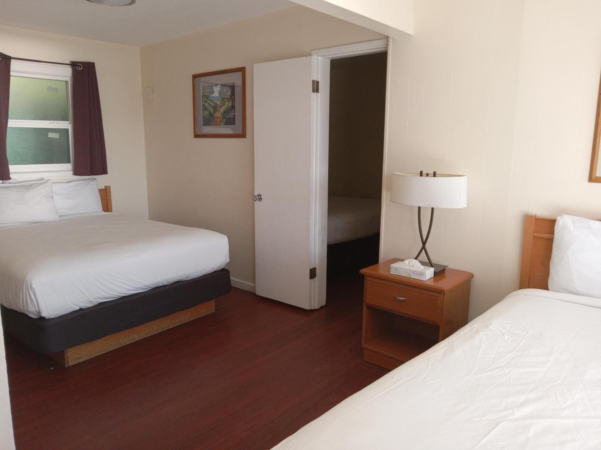 Blue Coast Inn & Suites photo 60
