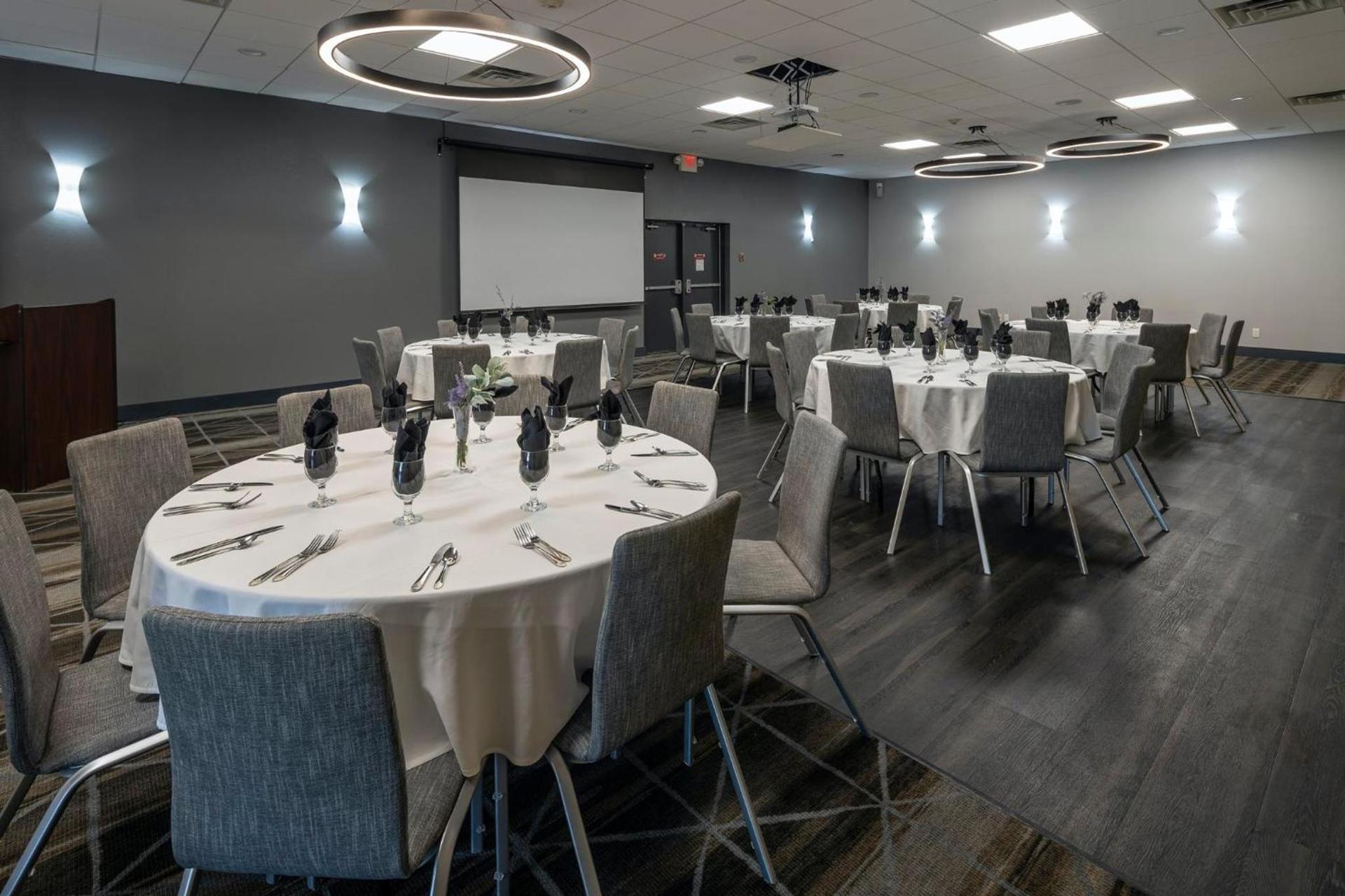 Holiday Inn Detroit Lakes - Lakefront by IHG photo 58