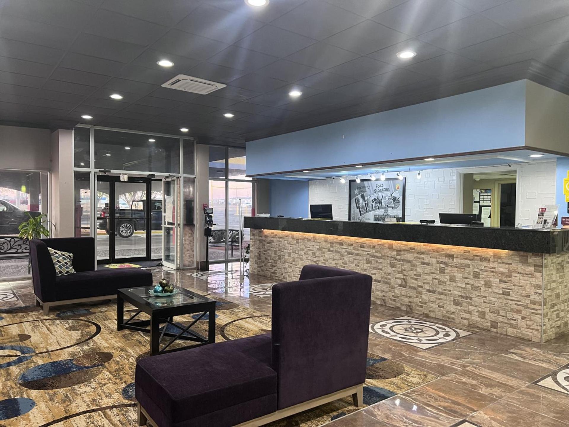 Super 8 by Wyndham Ft Stockton photo 10