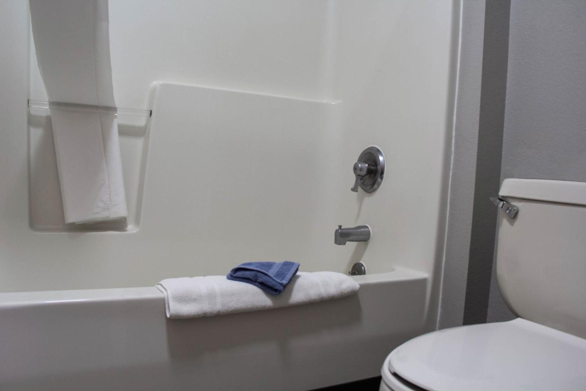New Victorian Inn & Suites-Norfolk photo 22