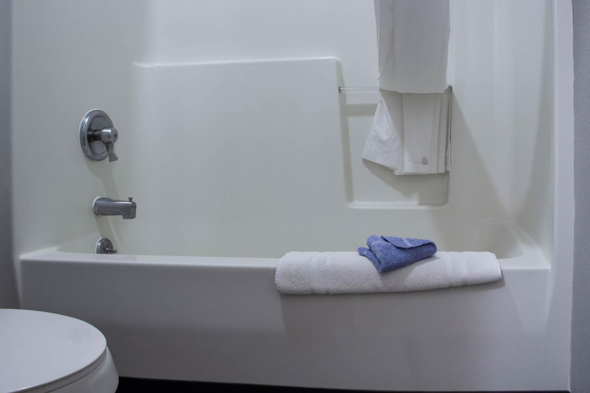 New Victorian Inn & Suites-Norfolk photo 25
