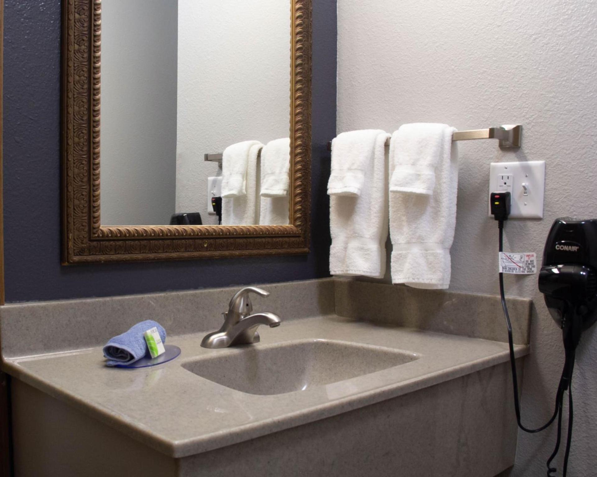 New Victorian Inn & Suites-Norfolk photo 26