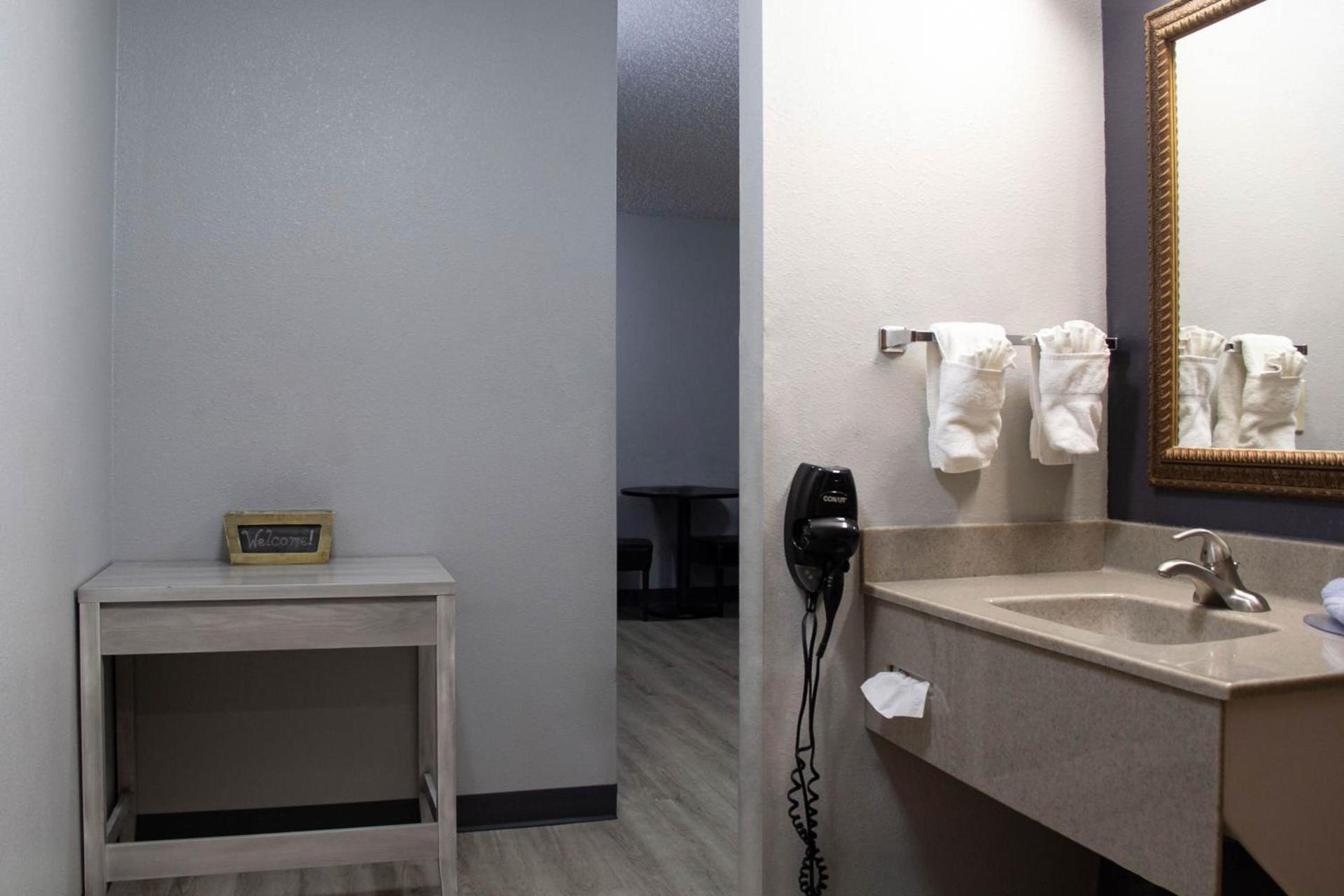 New Victorian Inn & Suites-Norfolk photo 43